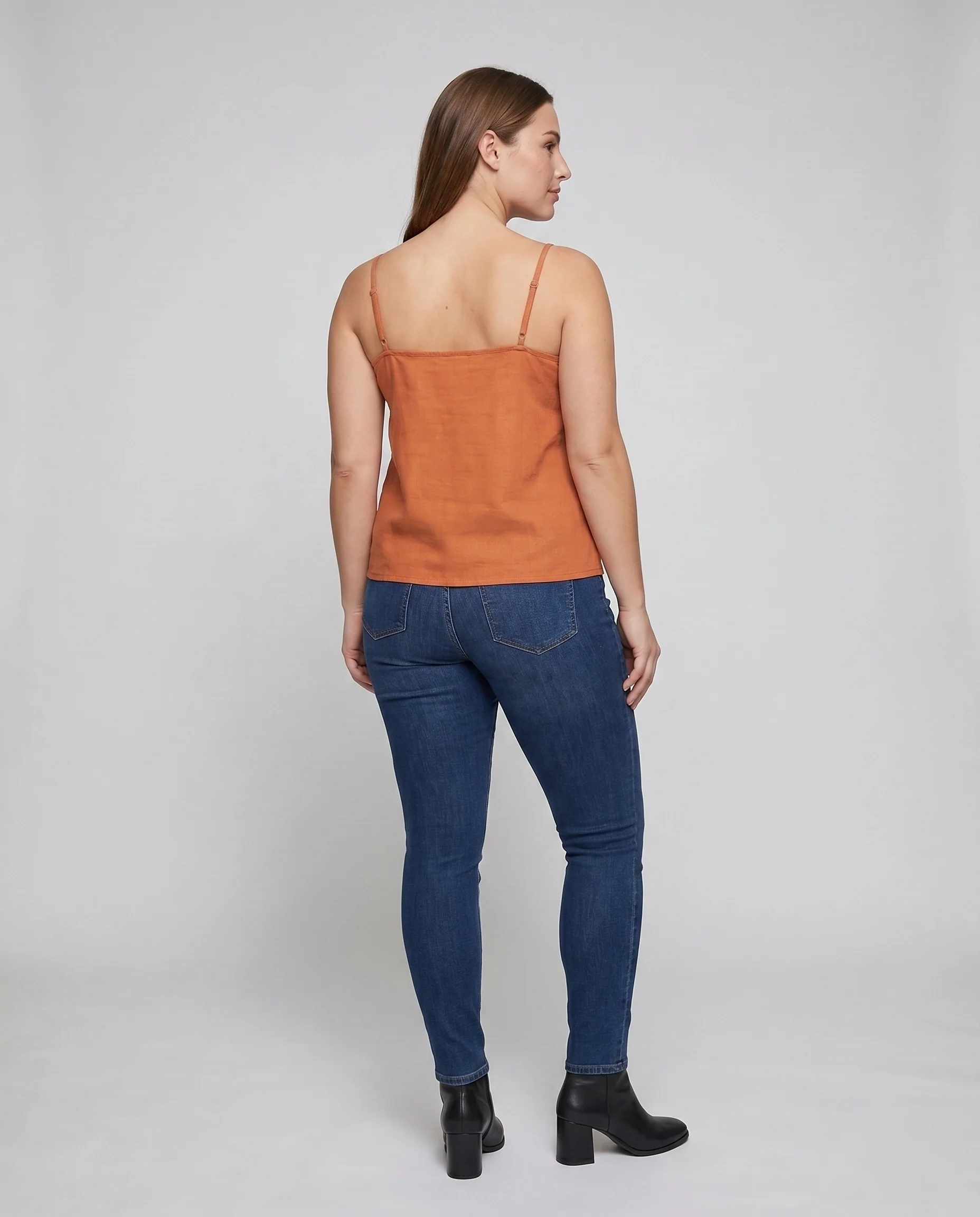 Damen luftiges Trägeroberteil aus hochwertigem Leinen mit minimalistischer Silhouette - Image 4