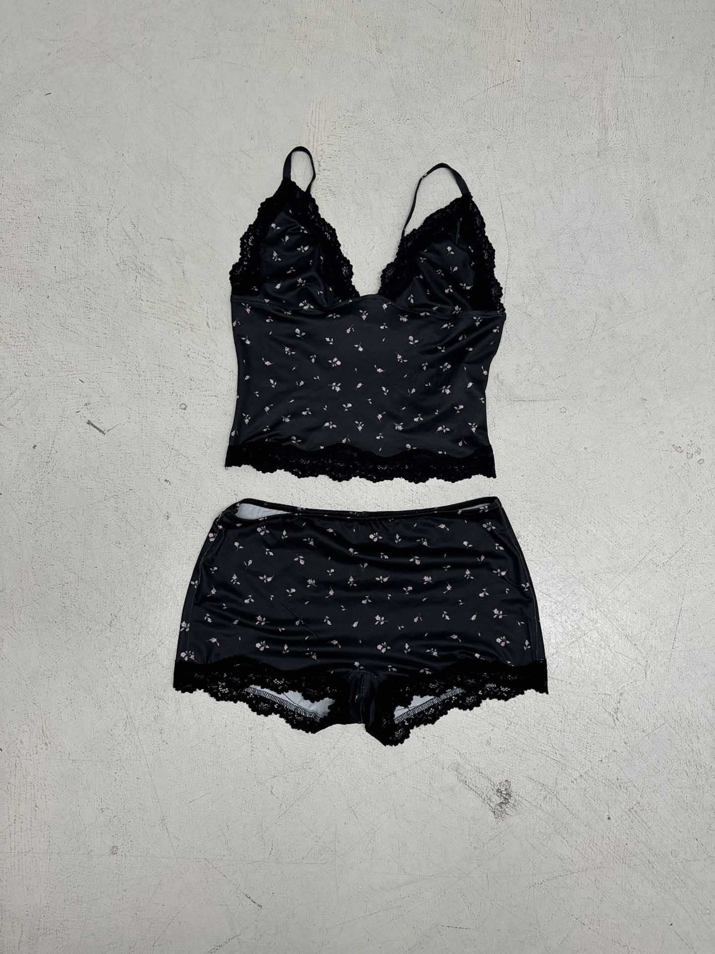 Damen luxuriöses Nachtwäsche-Set mit zarten Spitzenapplikationen und floralem Design Heidi-Mode - Image 7