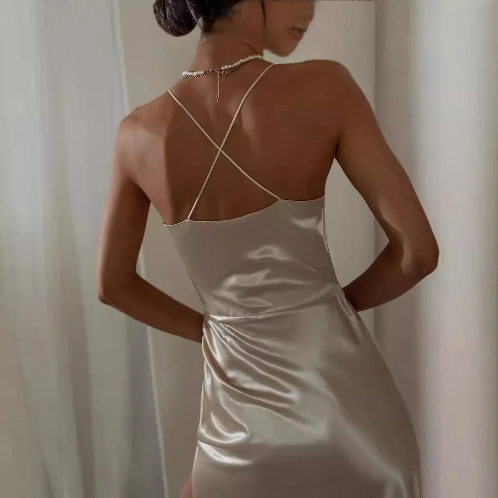 Damen Luxuriöses Satin-Cocktailkleid mit Drapierung und seitlichem Schlitz R&B - Image 4
