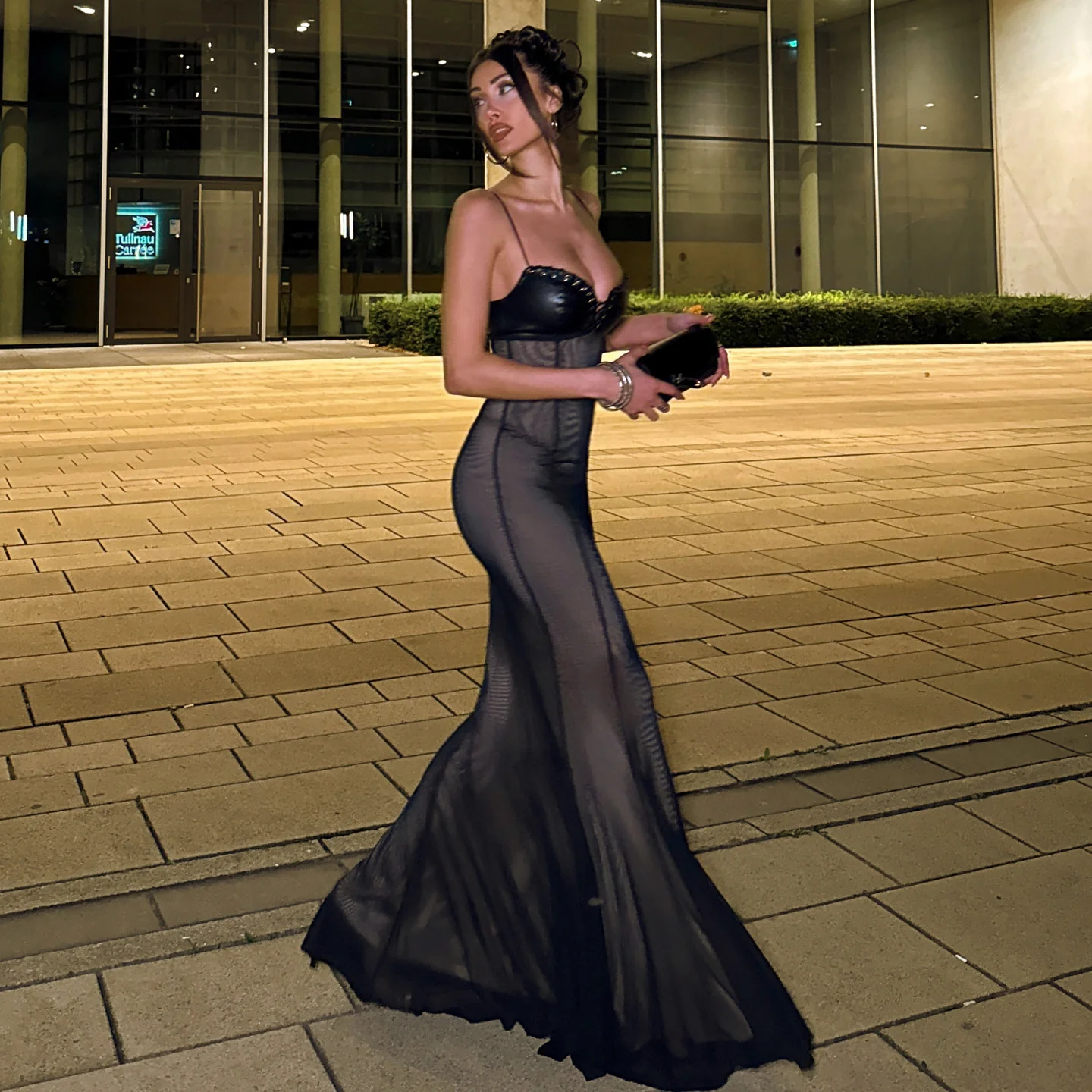 Damen Maxi-Kleid mit verführerischen Spitzeneinsätzen und Rüschendetails Heidi-Mode - Image 4