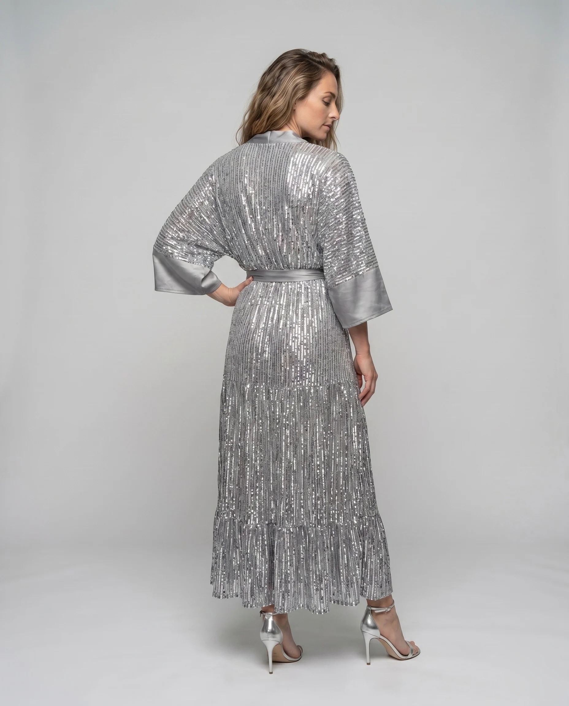 Damen Maxikleid im eleganten Metallic-Look mit schimmerndem Oberteil und taillierter Silhouette R&B - Image 4