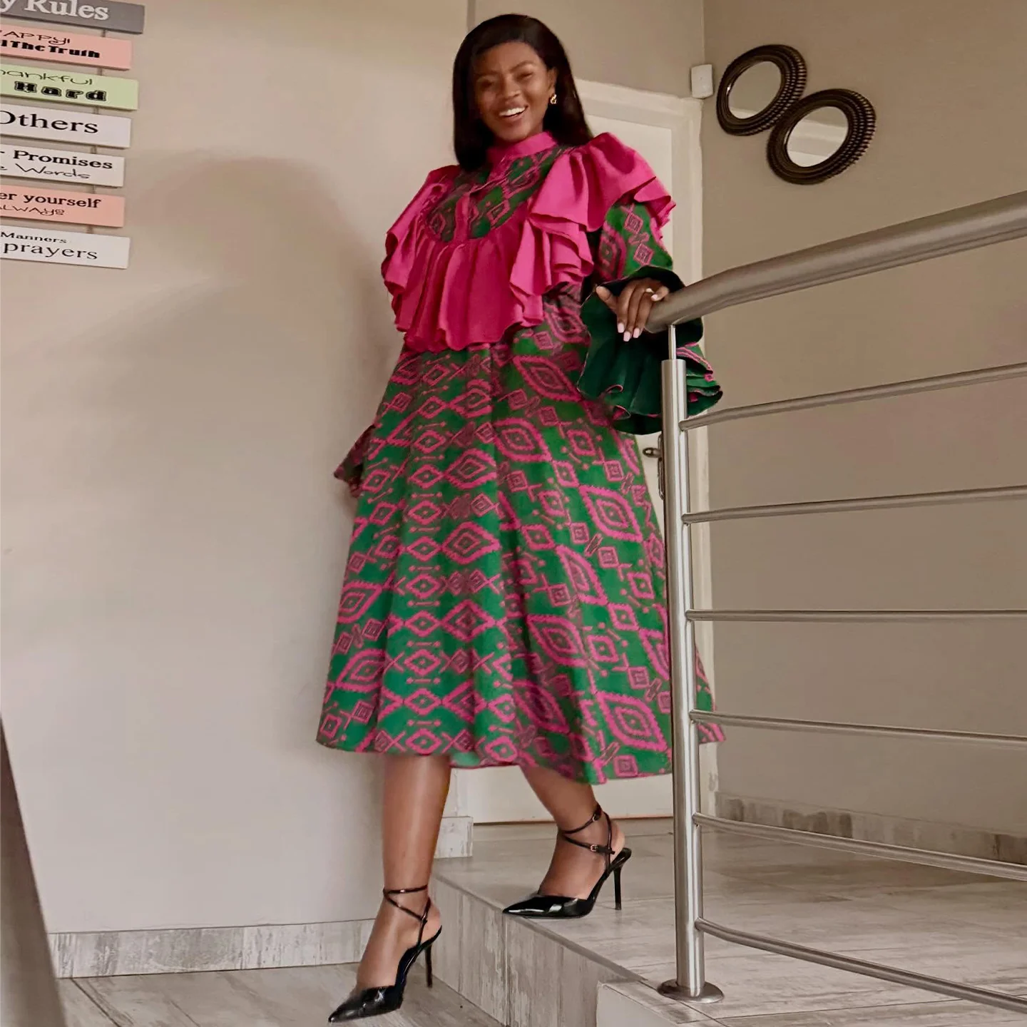 Damen Maxikleid mit ausgefallenem Rüschendesign und geometrischem Muster R&B - Image 2