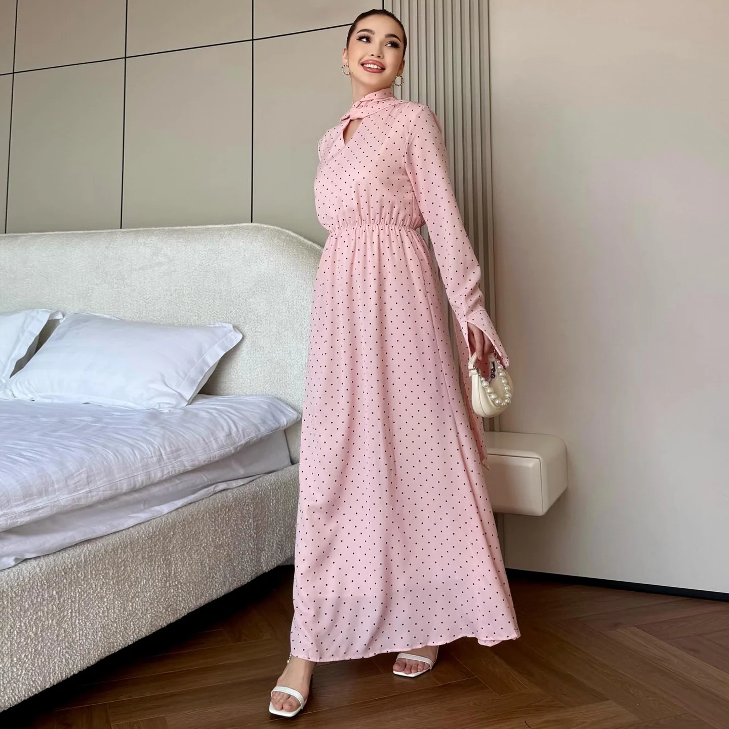 Damen Maxikleid mit eleganten Punkten und schickem Schlitz R&B - Image 2
