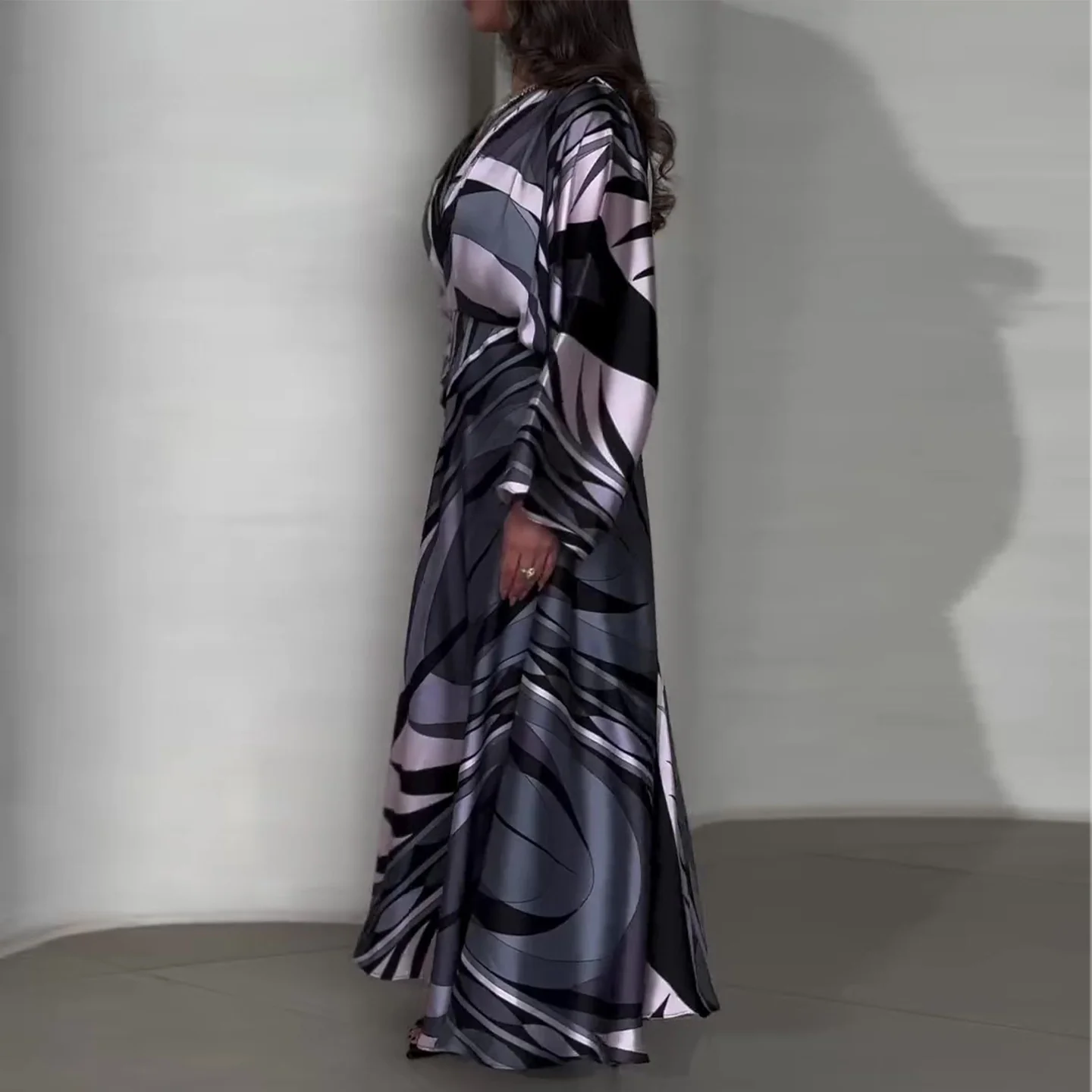 Damen Maxikleid mit innovativem Wickeldesign und schwingendem Saum R&B - Image 3