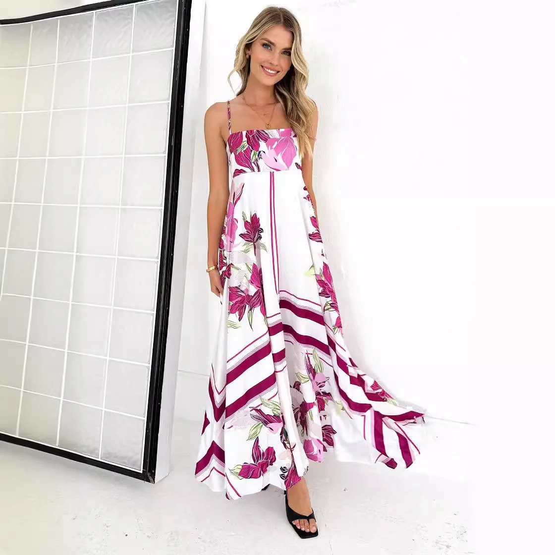 Damen Maxikleid mit modernen grafischen Mustern und dünnen Trägern R&B - Image 4