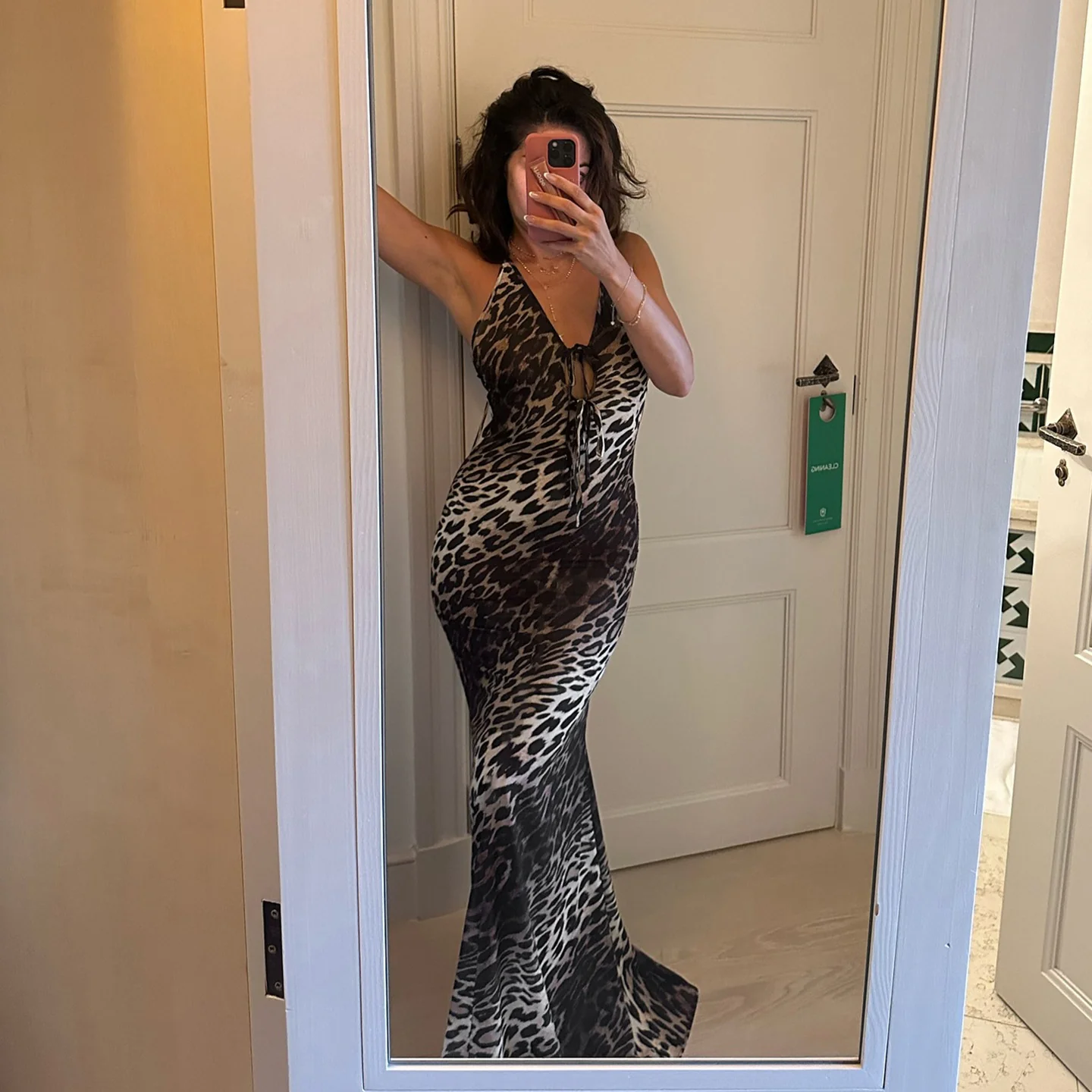 Damen Maxikleid mit tiefem V-Ausschnitt und verstellbaren Trägern Heidi-Mode - Image 3