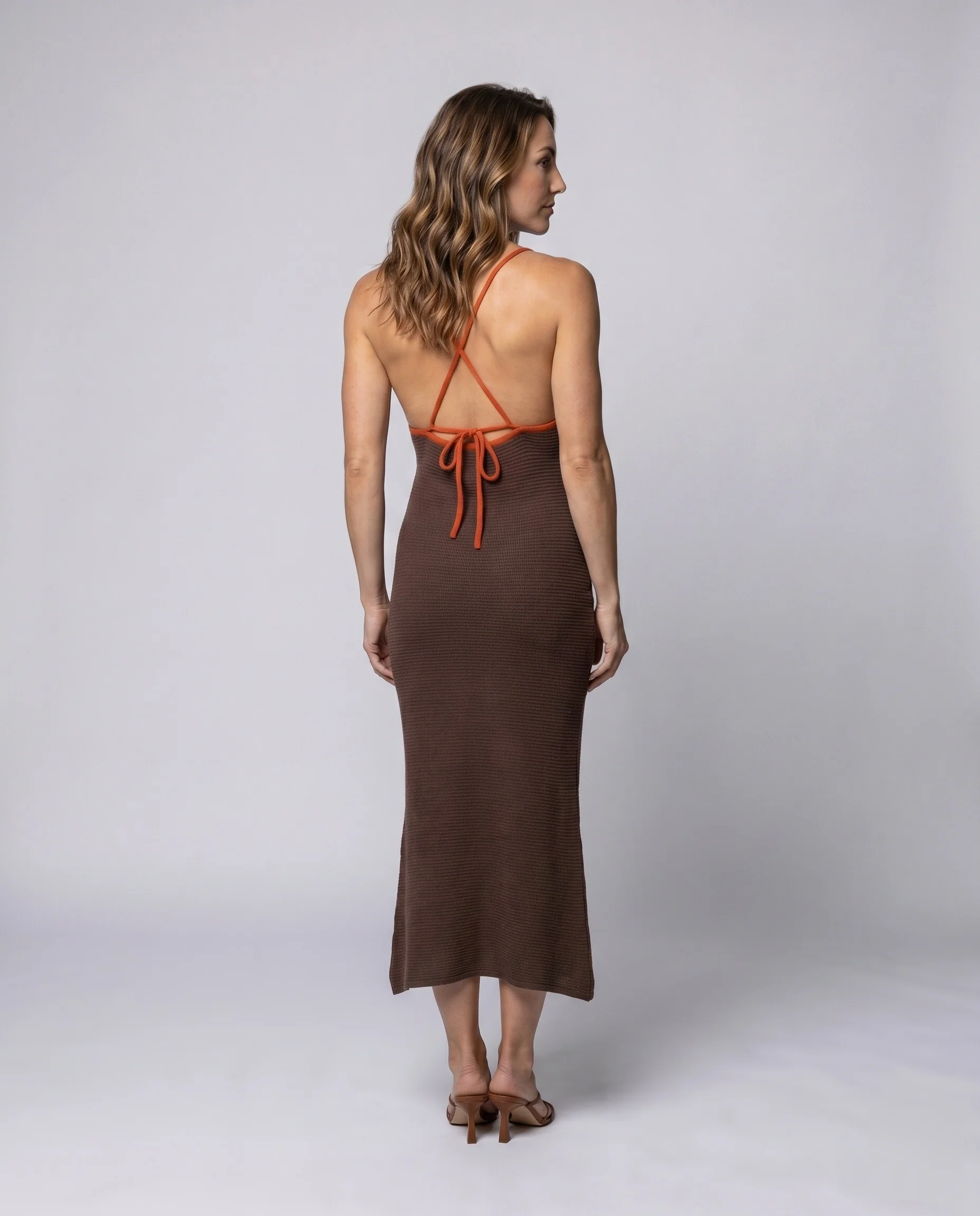 Damen Maxikleid mit V-Ausschnitt und floralen Details - Image 4