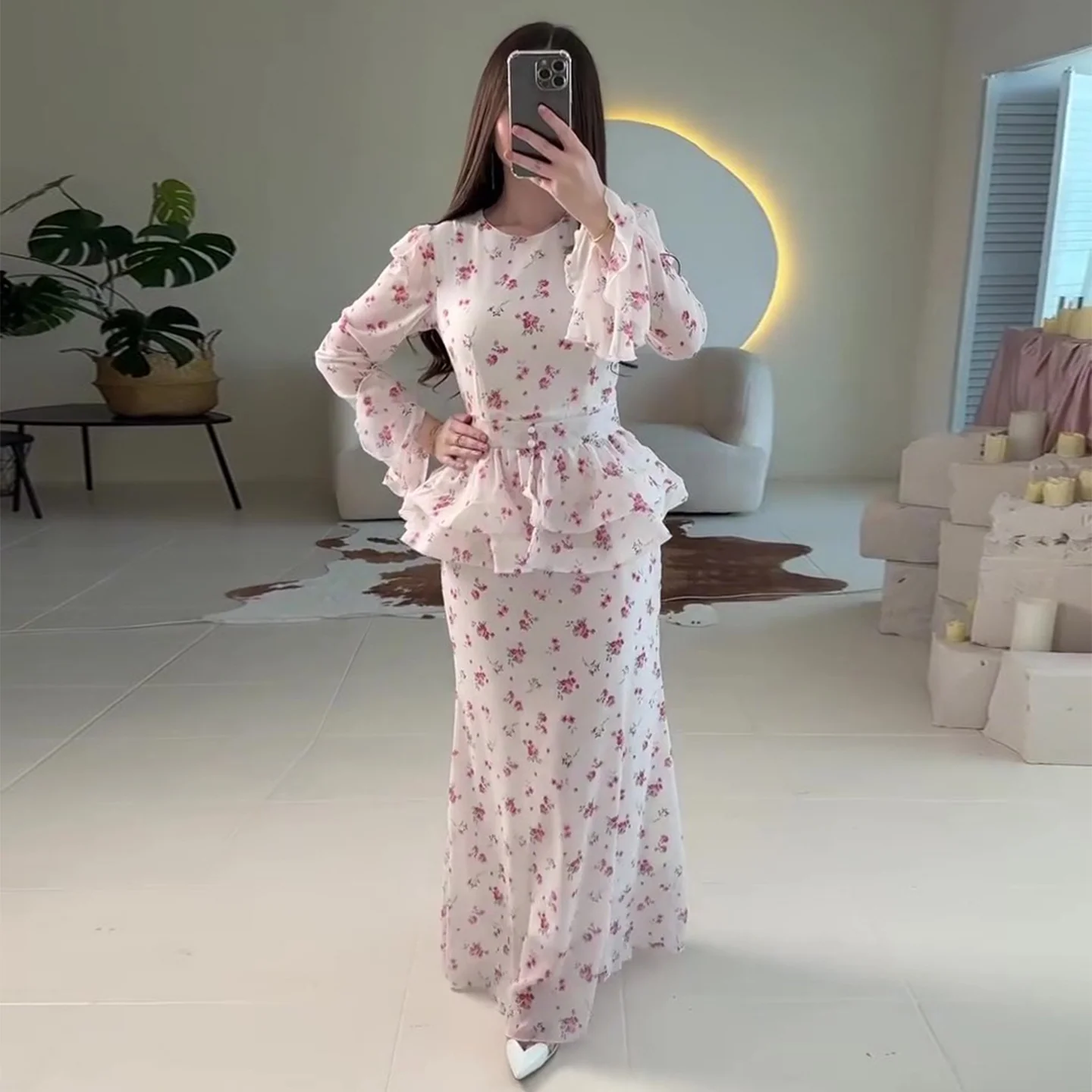 Damen Maxikleid mit voluminösem Peplum und floralen Akzenten R&B - Image 4