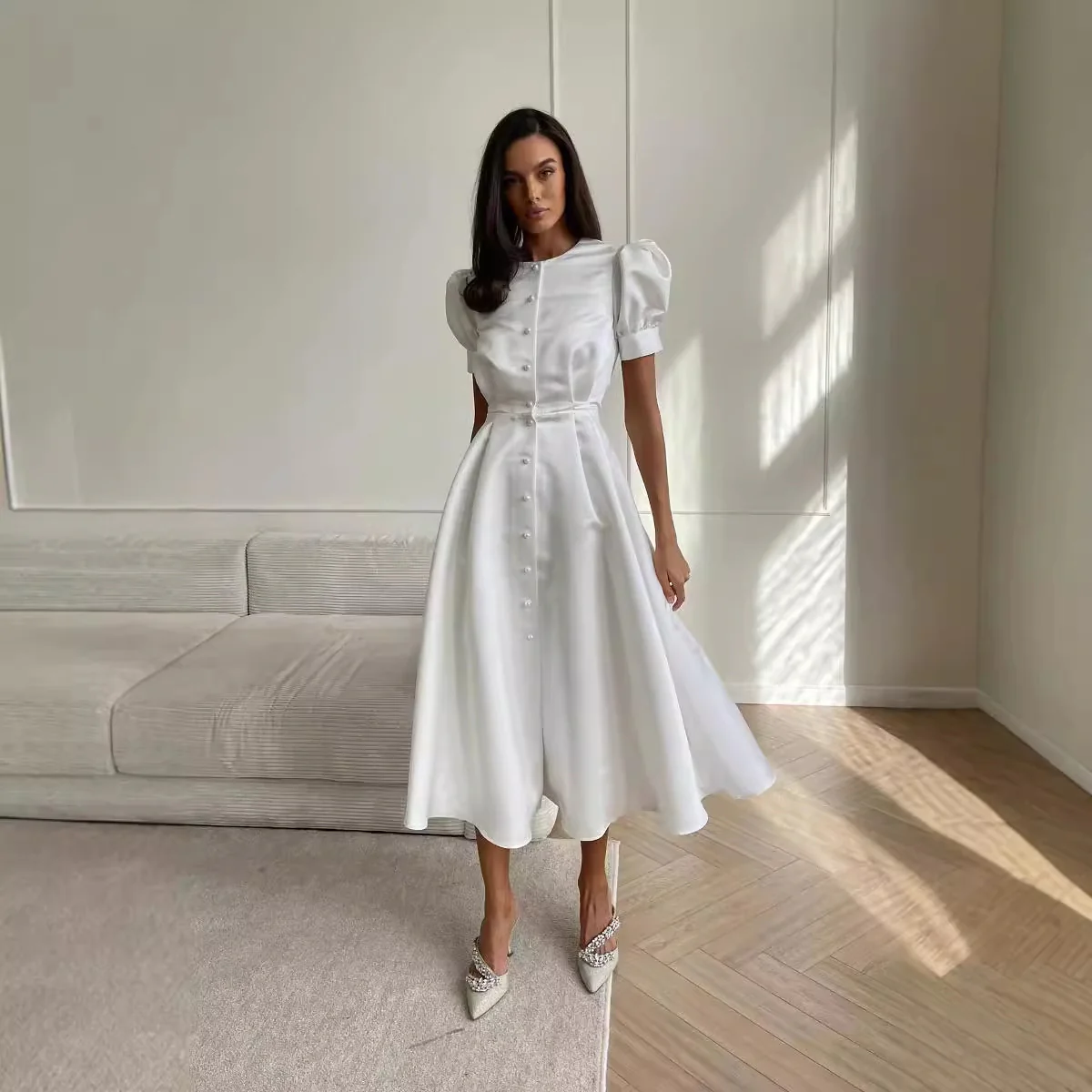 Damen Midi-Kleid mit Puffärmeln und schimmerndem Satin-Finish R&B - Image 2