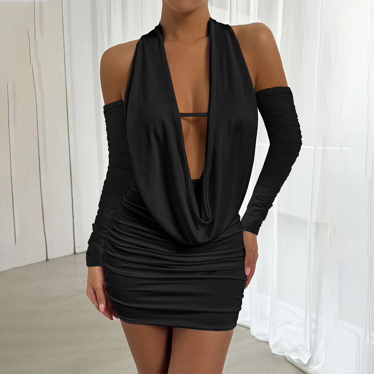 Damen Mini-Kleid mit tiefem V-Ausschnitt und seitlicher Raffung R&B - Image 7