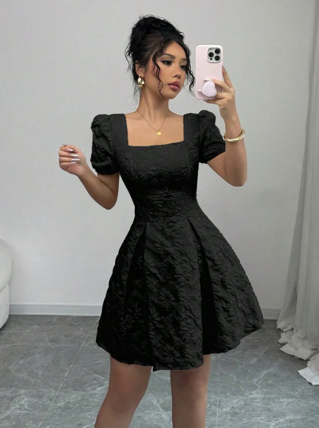 Damen Minikleid mit strukturiertem Blumendesign und Puffärmeln R&B - Image 6