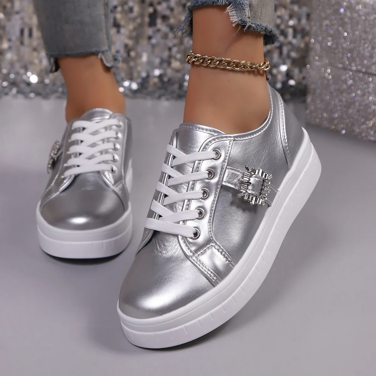 Damen modische Sneaker mit dekorativem Anhänger und bequemem Geleinlage R&B