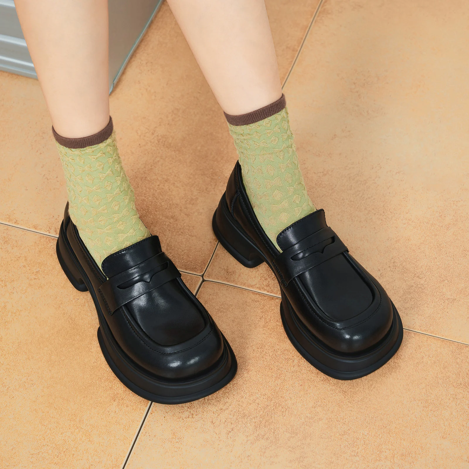 Damen moderner Loafer mit eleganter Schnallenverzierung R&B - Image 2