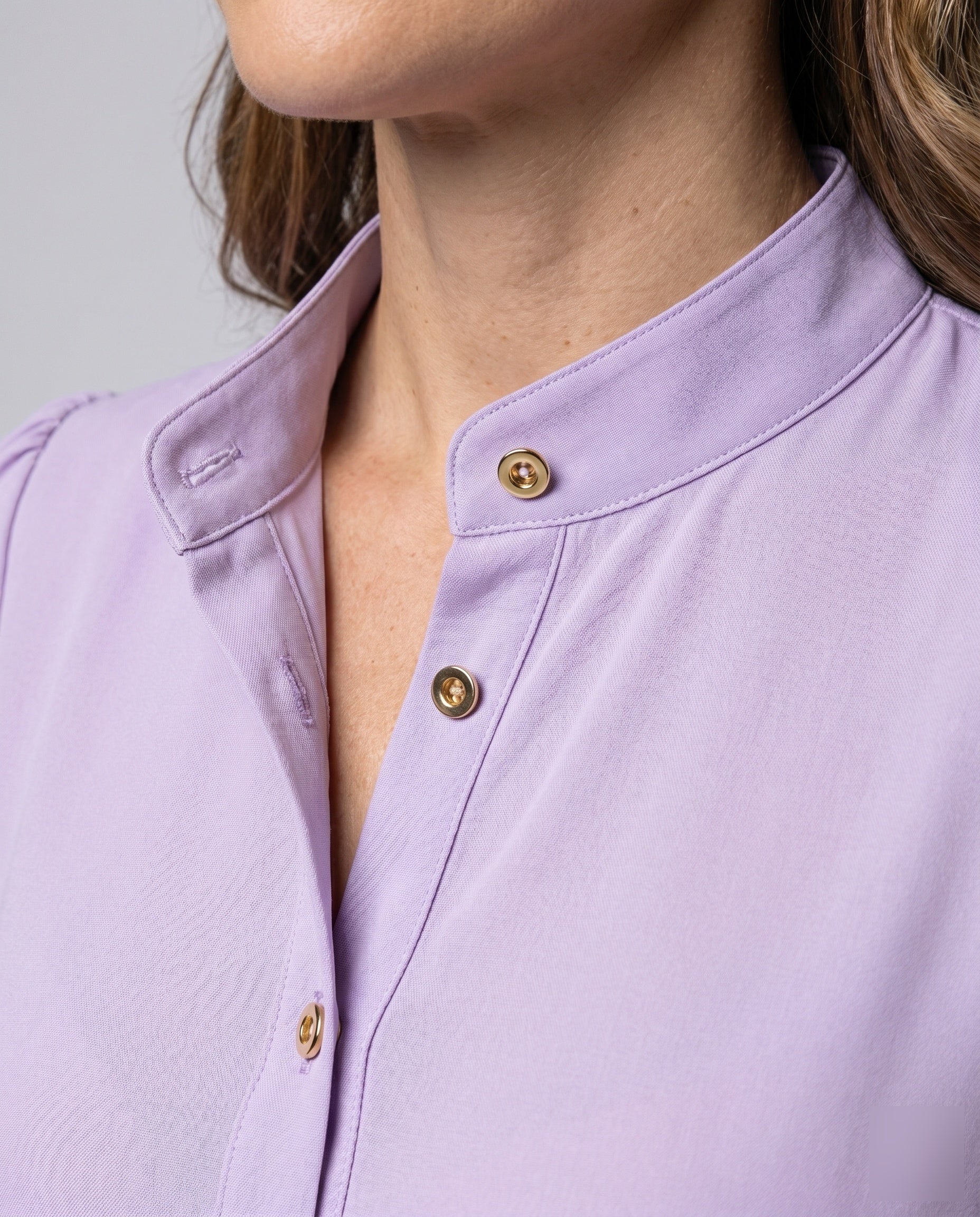 Damen Modische Bluse mit eleganter Taillierung und Knopfdetails R&B - Image 3