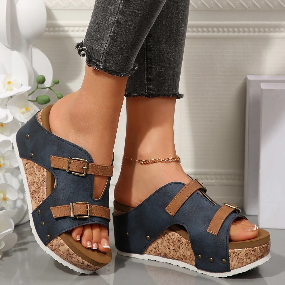 Damen modische Clogs mit Korksohle und dekorativen Schnallen R&B - Image 2