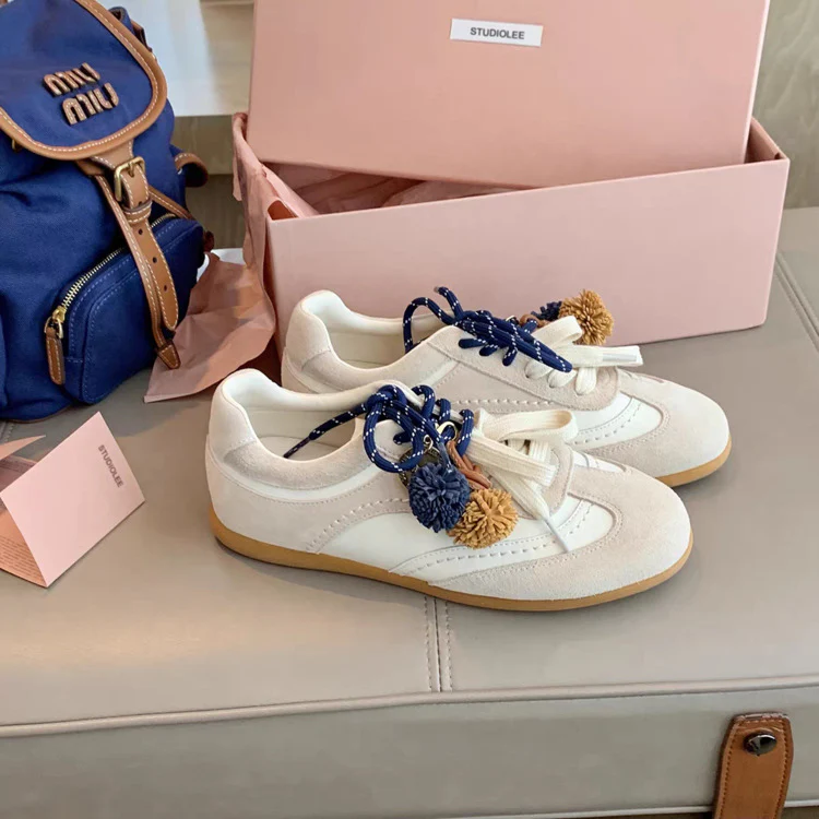 Damen modische Freizeit-Sneaker mit dekorativen Pompons und innovativem Schnürsystem R&B - Image 6