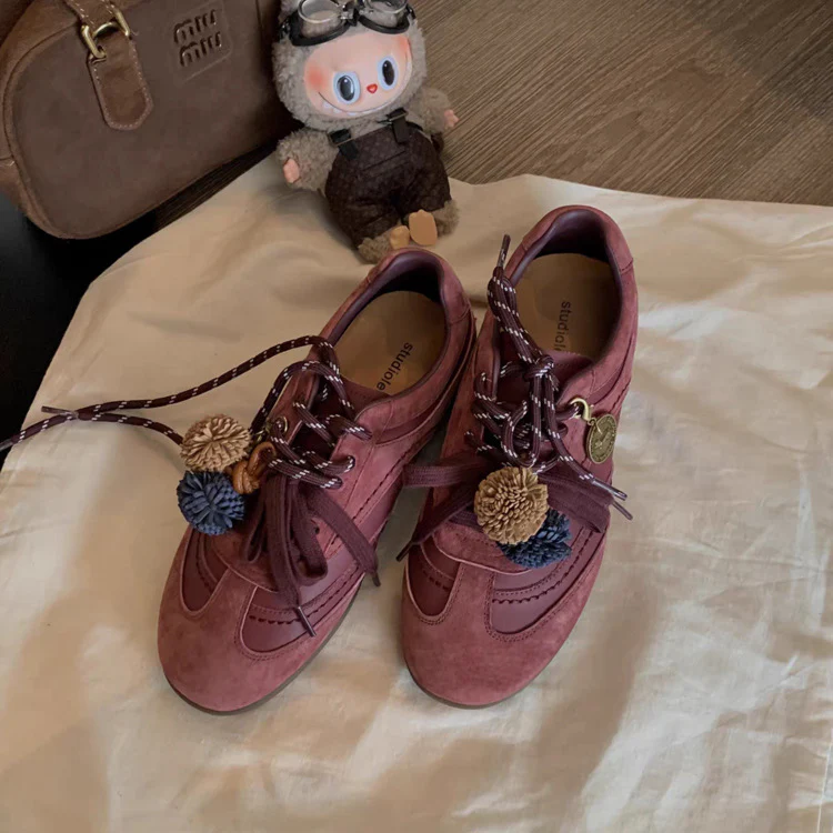 Damen modische Freizeit-Sneaker mit dekorativen Pompons und innovativem Schnürsystem R&B - Image 8