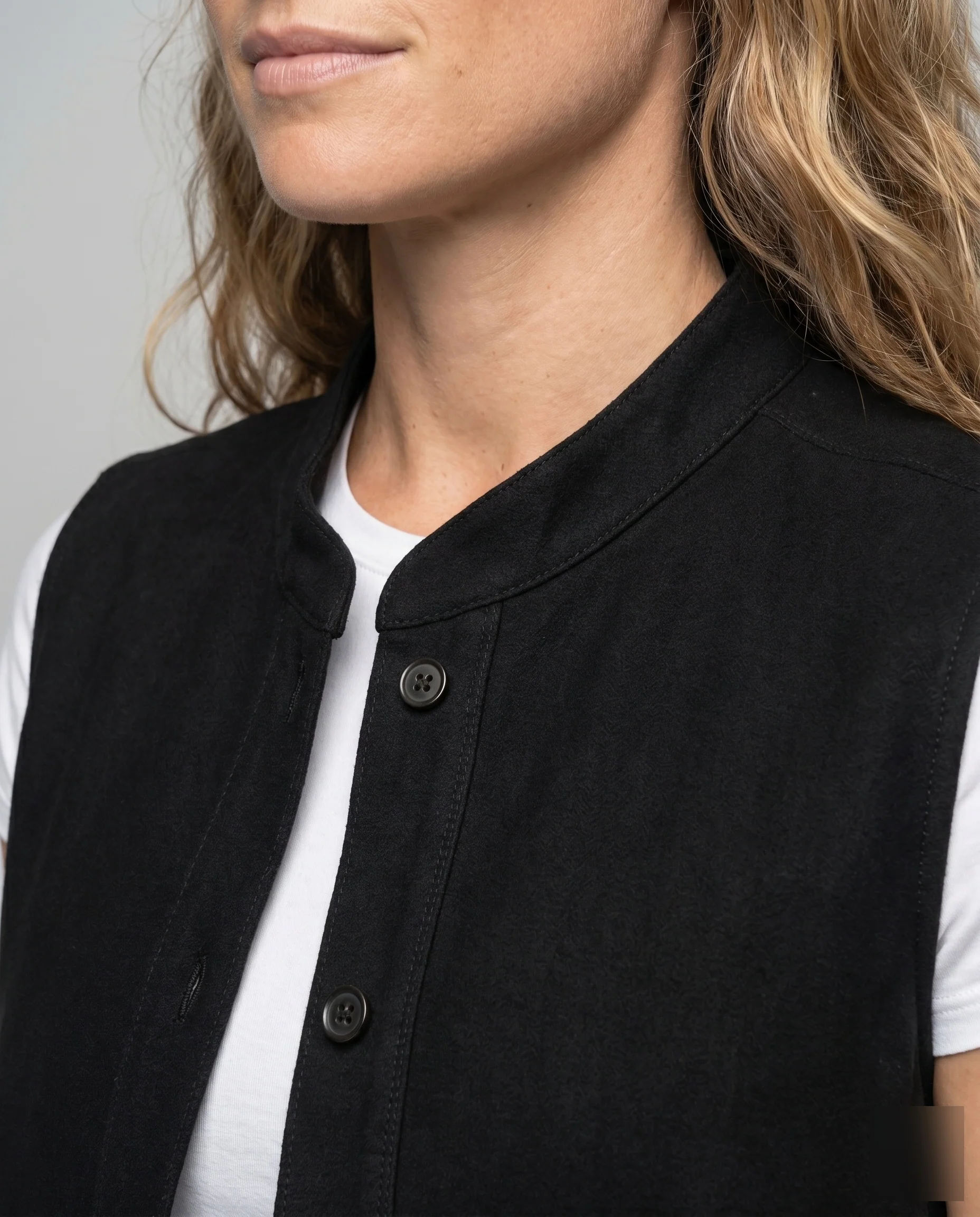 Damen Modische Kurzjacke mit dekorativen Knopfdetails und trendigem Schnitt R&B - Image 3