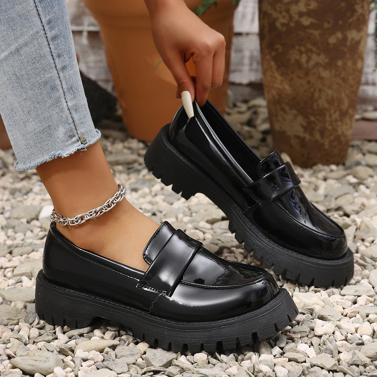 Damen Modische Lack-Mokassins mit robuster Gummisohle und dekorativem Riemen R&B - Image 3