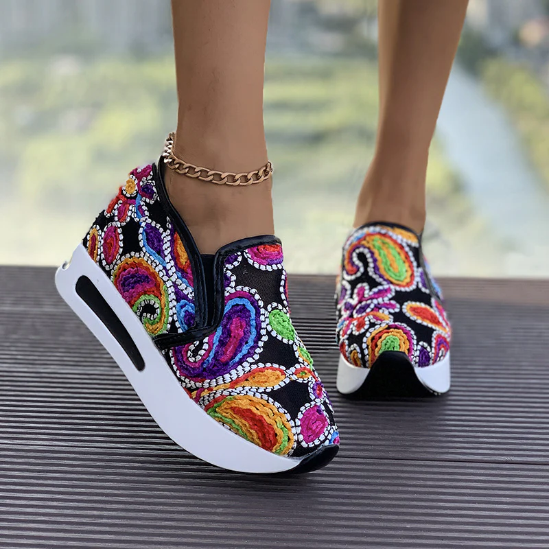 Damen modische Slip-On Sneakers mit buntem Stickdesign R&B - Image 2