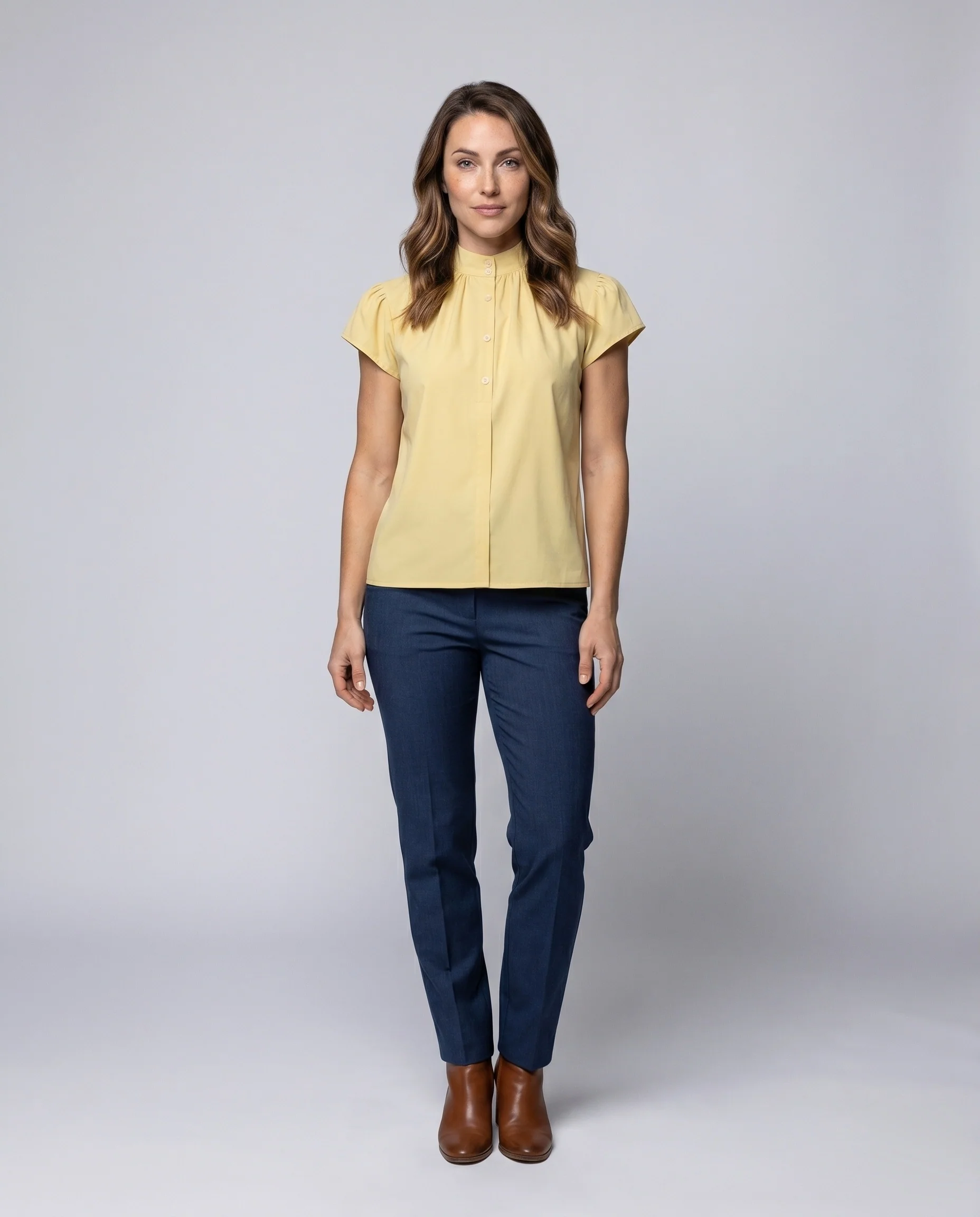 Damen nan A-Linien-Bluse mit Stehkragen, durchgehender Knopfleiste und zarten Flügelärmeln