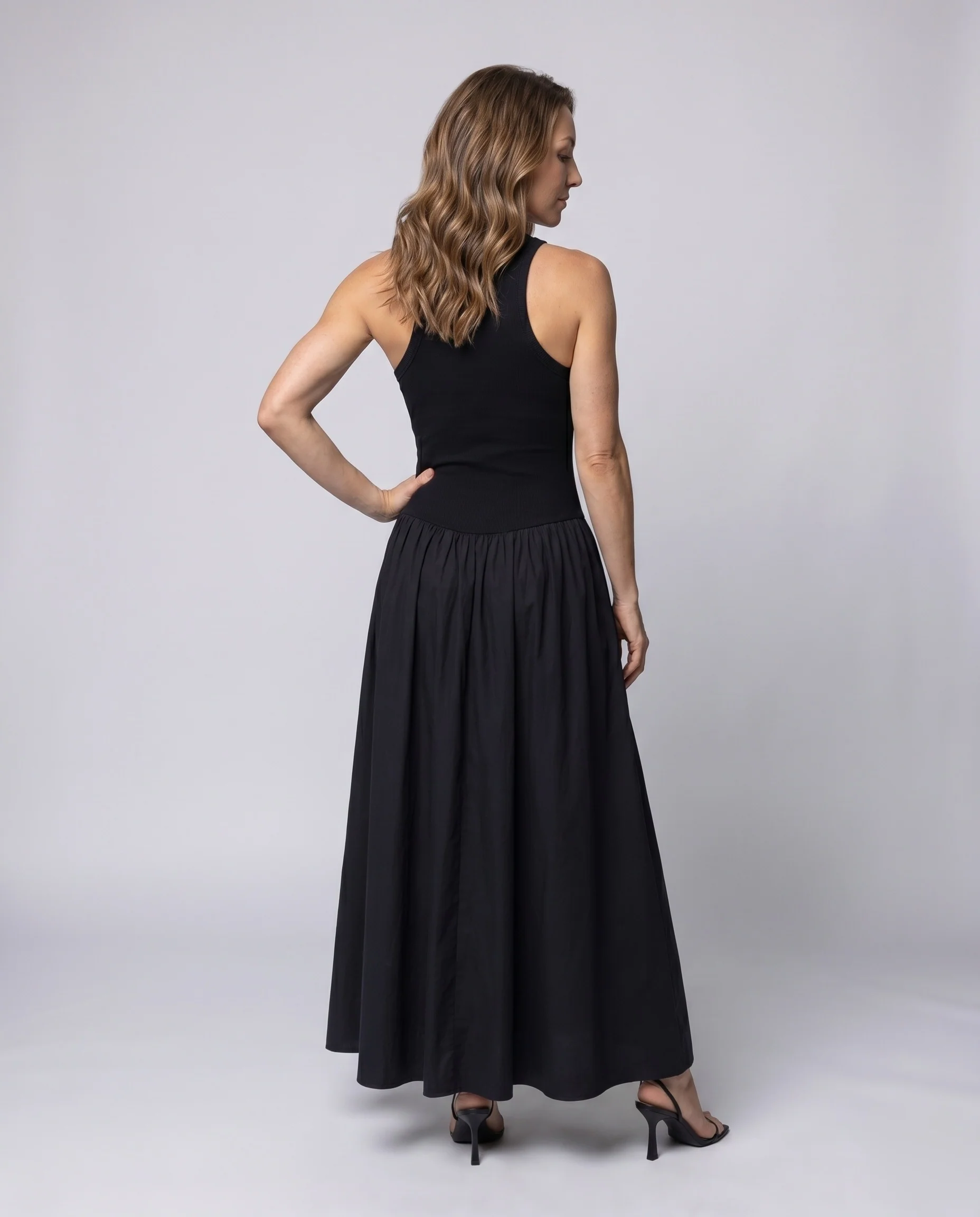 Damen nan ärmelloses Trägerkleid mit geripptem Oberteil und weitem Faltenrock - Image 4