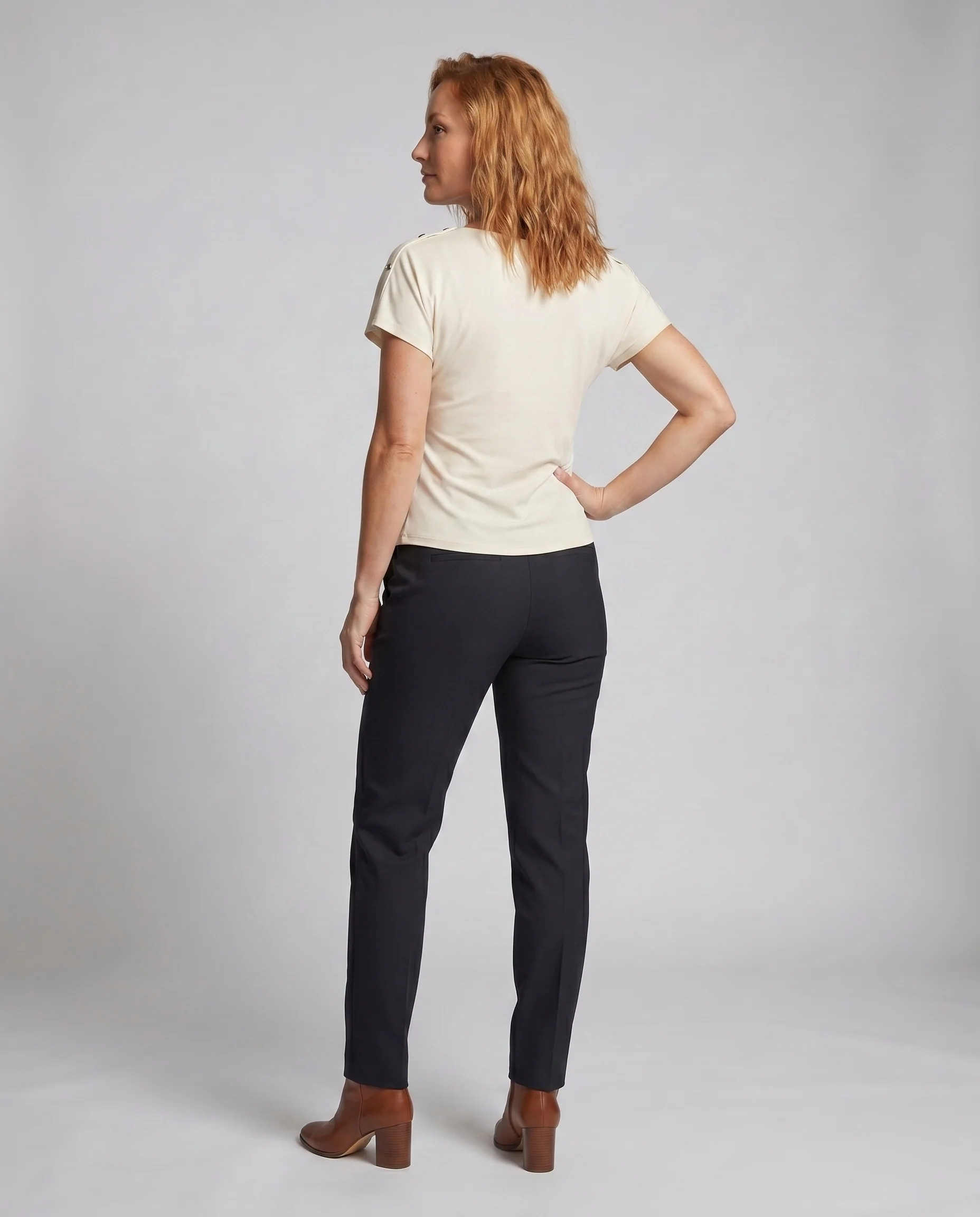 Damen nan drapiertes Stretchjersey-Top mit Wasserfall-Ausschnitt, Fledermausärmeln und Zierknopfleiste - Image 4