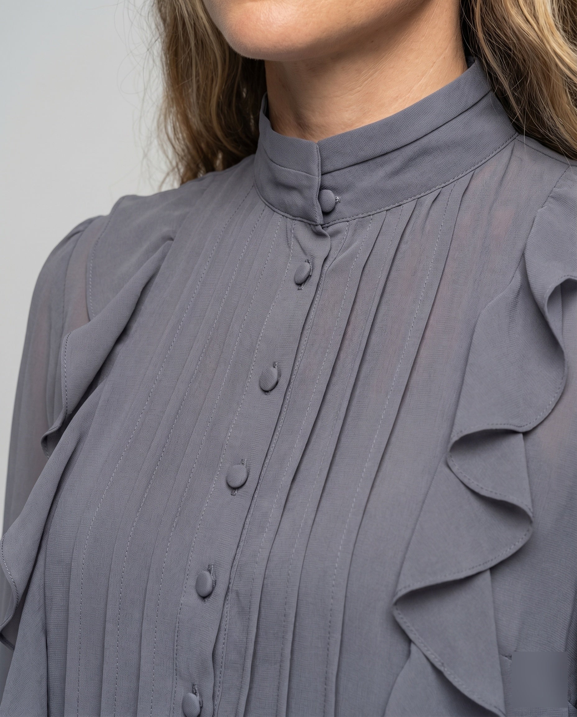 Damen Chiffonbluse Stehkragen Rüschen Plisseevorderseite - Image 4