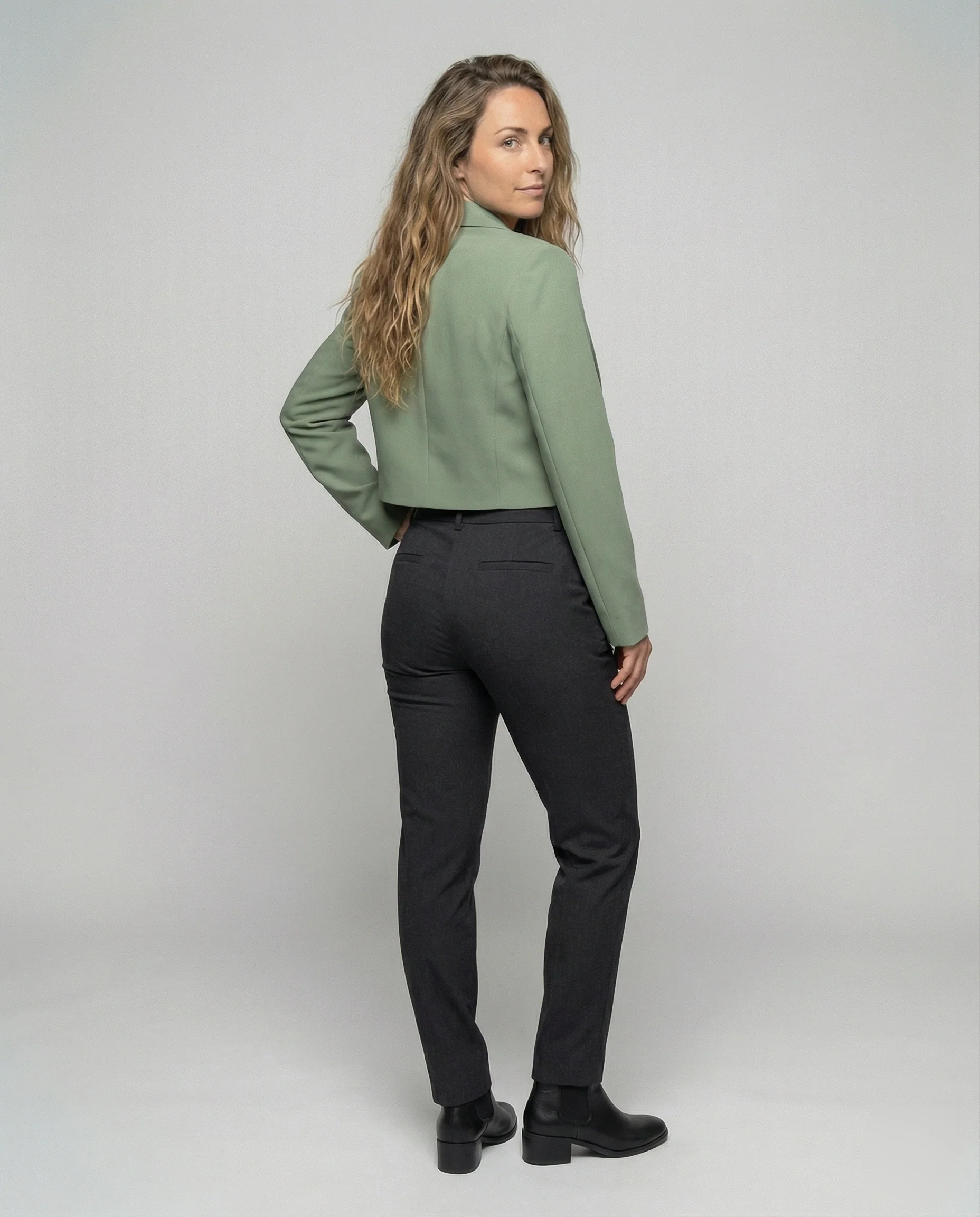 Damen eleganter Cropped-Blazer mit asymmetrischem Saum - Image 4