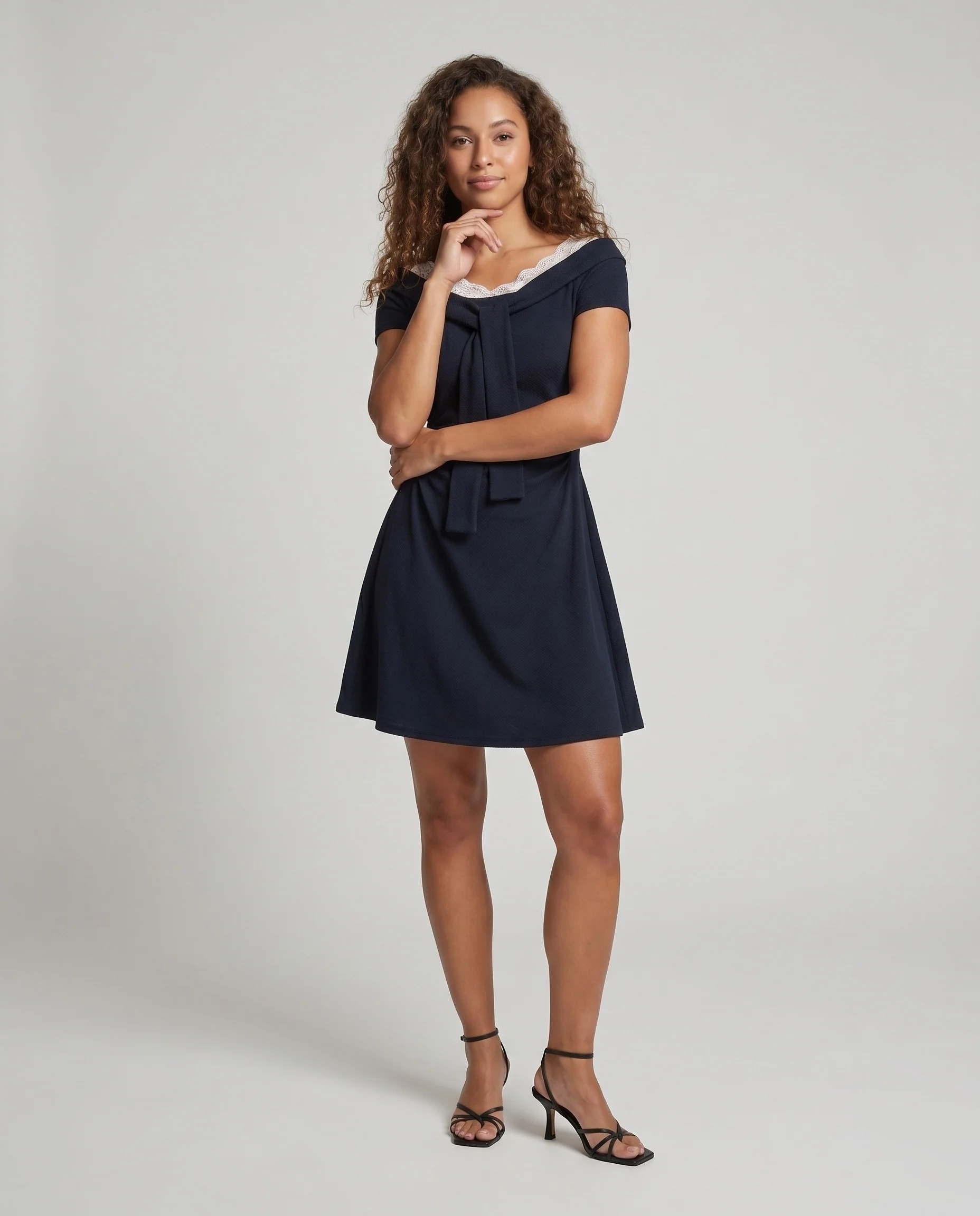Damen nan elegantes A-Linienkleid mit Carmen-Ausschnitt, Spitzeneinsatz, taillenbetonter Raffung und dekorativem Schleifenband