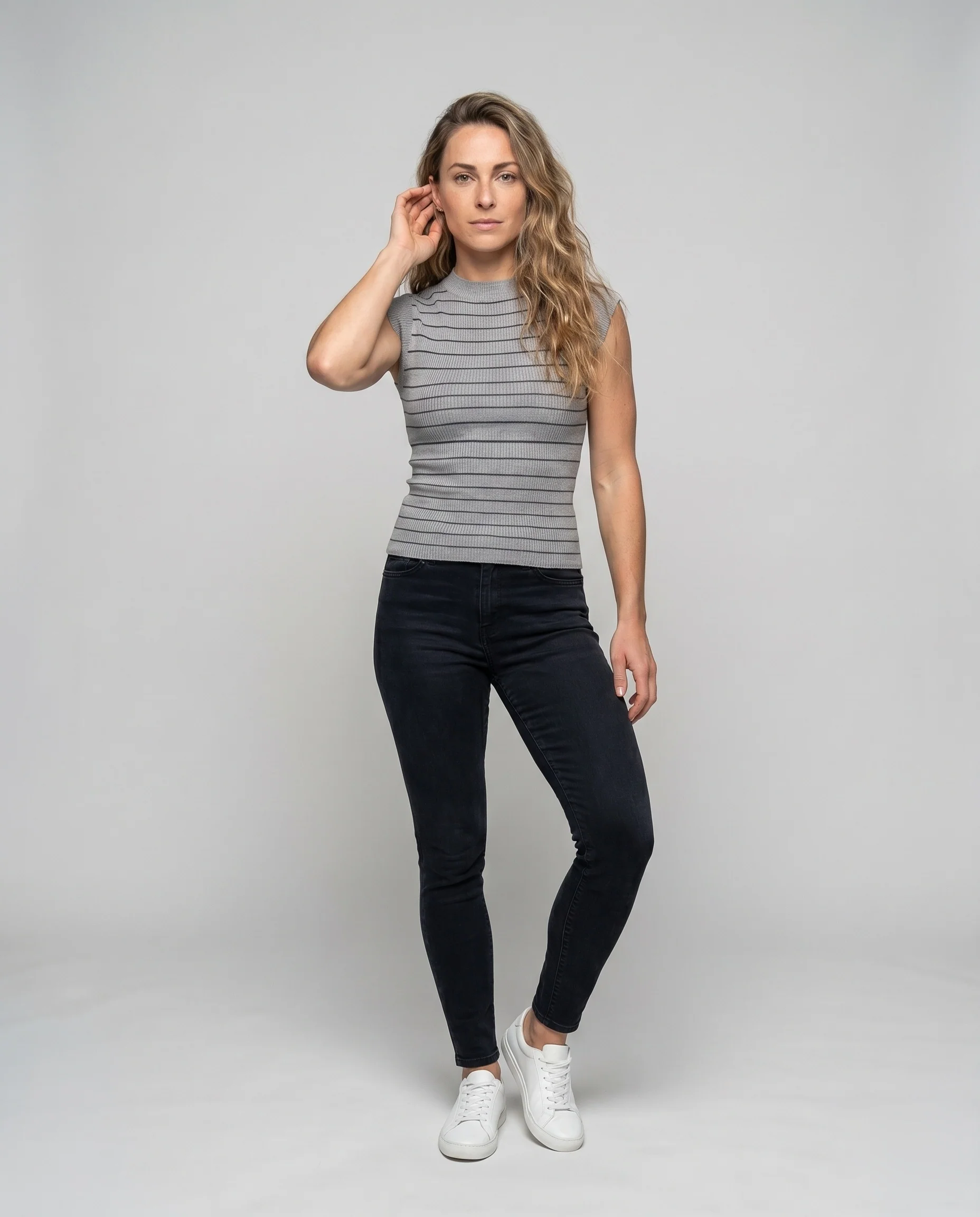 Damen nan feingestricktes Rippen-Top mit angeschnittenen Cap-Ärmeln, hohem Rundkragen und taillierter Silhouette