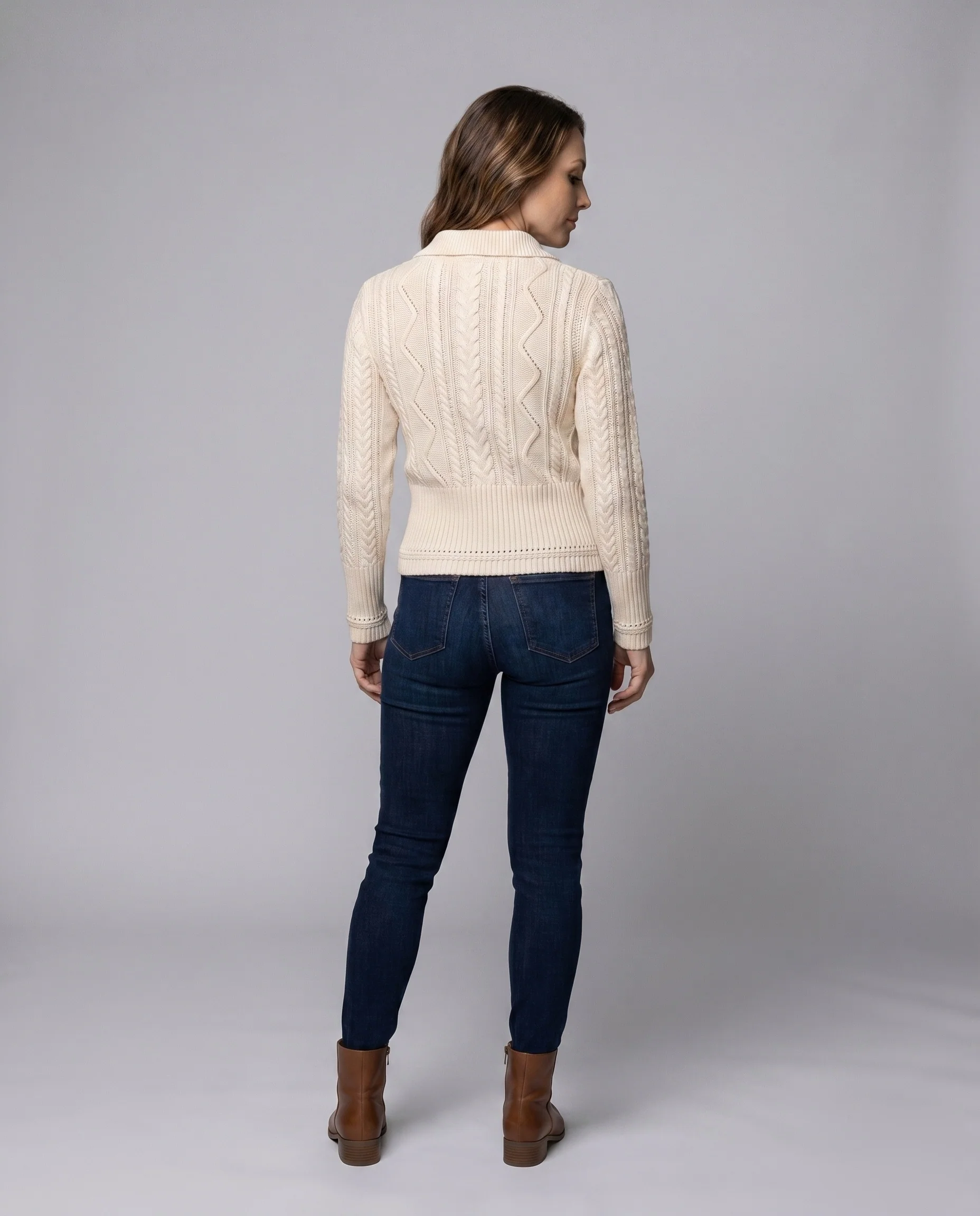 Damen nan figurbetonter Zopfmuster-Pullover mit großem Klappkragen und tailliertem Rippbund - Image 4