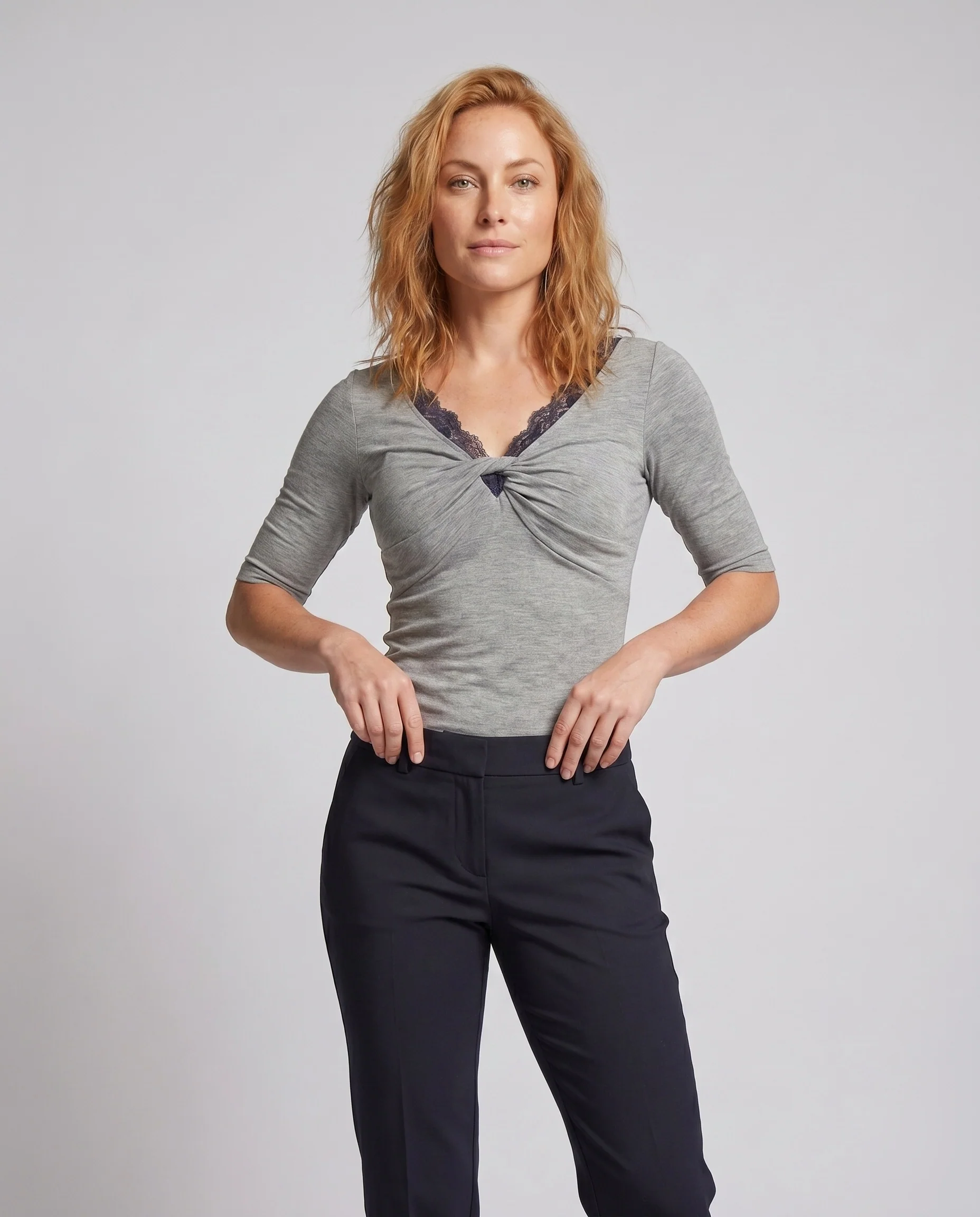 Damen nan figurbetontes Dreiviertelarm-Oberteil mit Twist-Knoten und Spitzen-Cami - Image 2