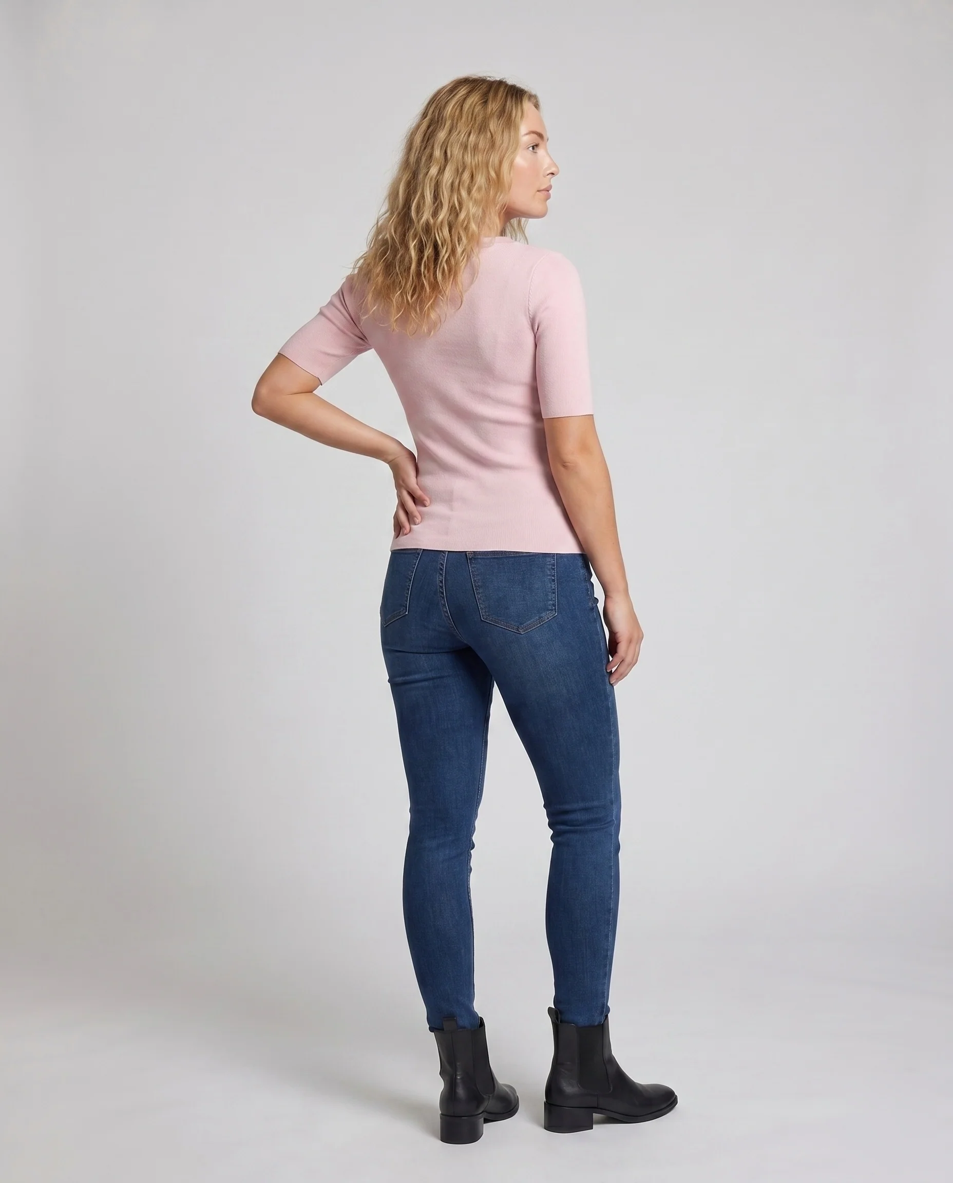 Damen nan figurbetontes Kurzarm-Strickoberteil mit Rundhalsausschnitt - Image 4