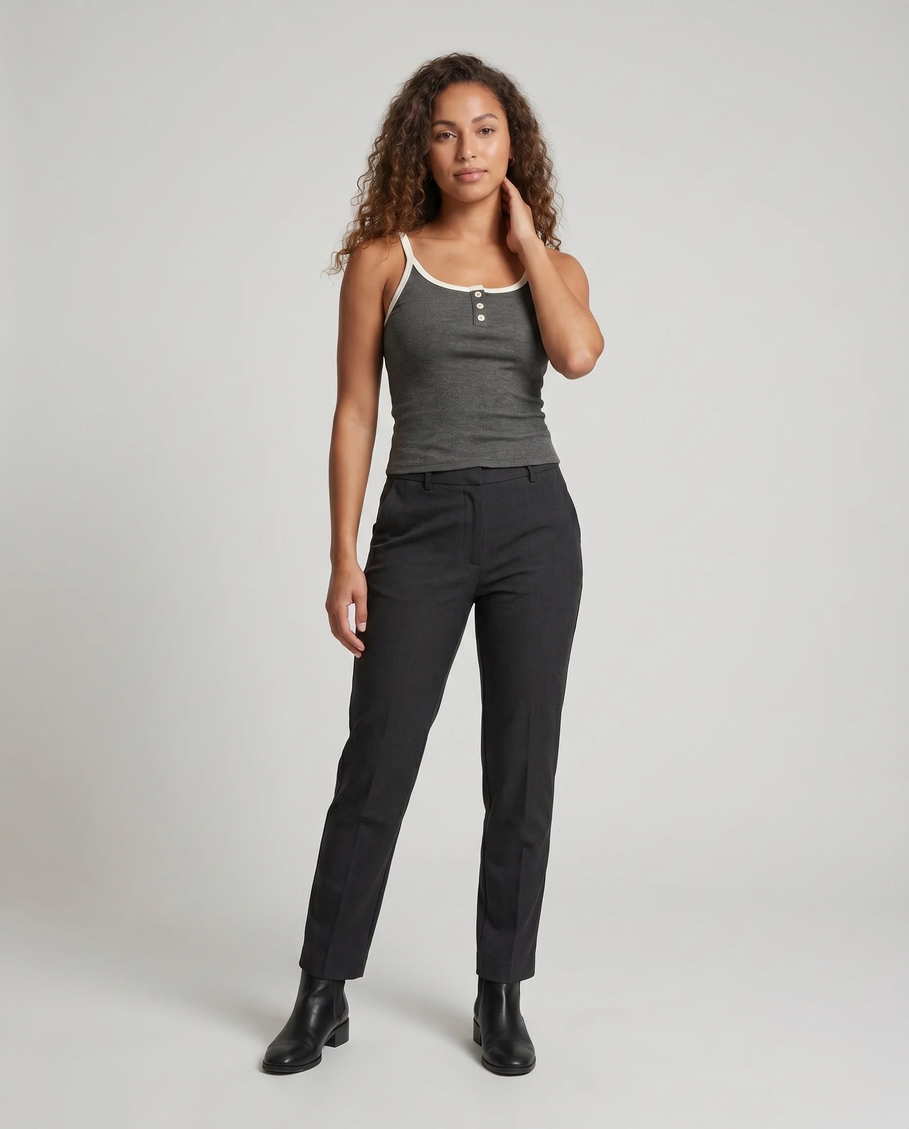 Damen nan figurformendes Feinripp-Cami mit elastischer Formnaht und schmalen Trägern