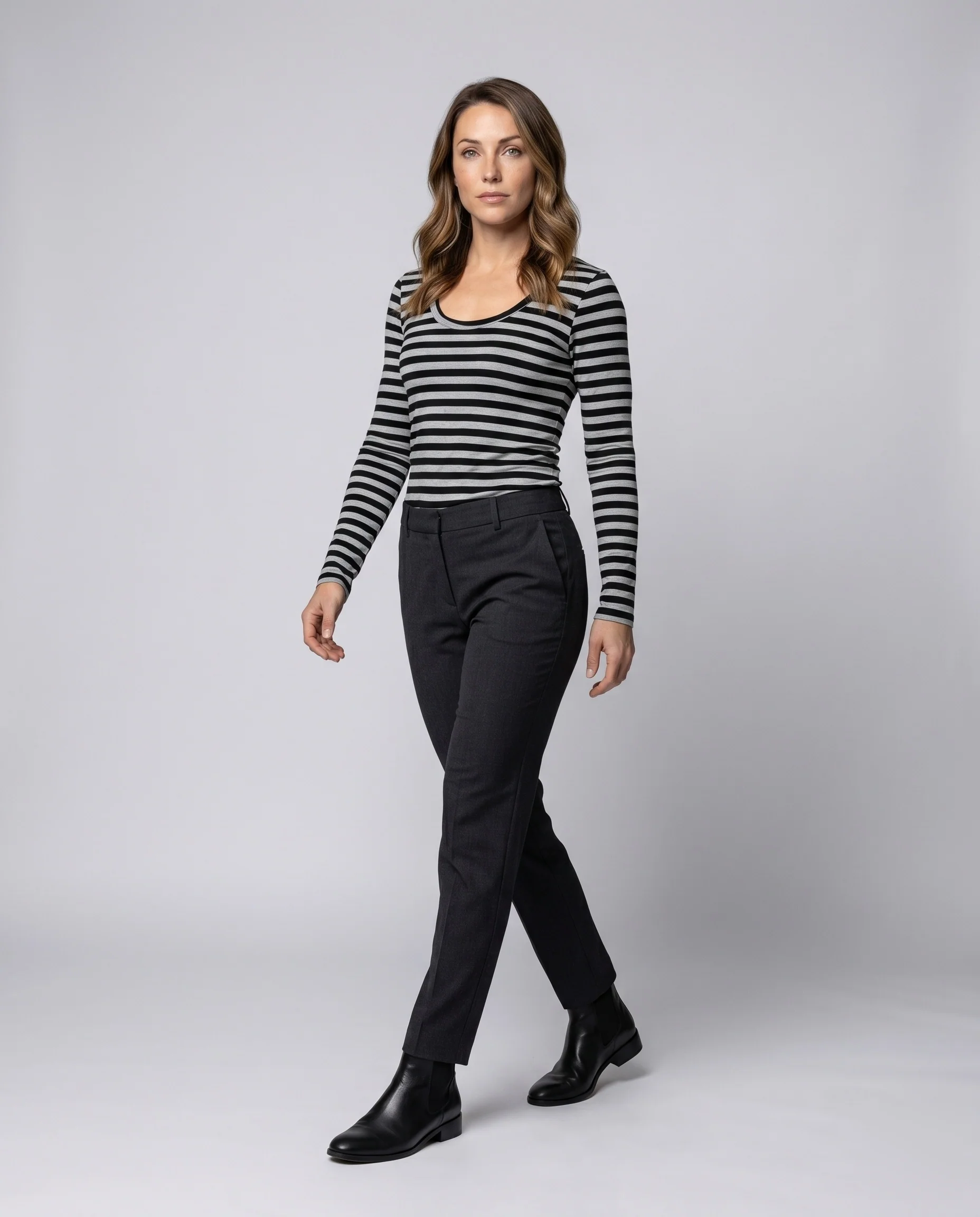 Damen nan gestreiftes Langarmshirt aus Baumwolljersey mit körpernaher Silhouette und Rundhalsausschnitt