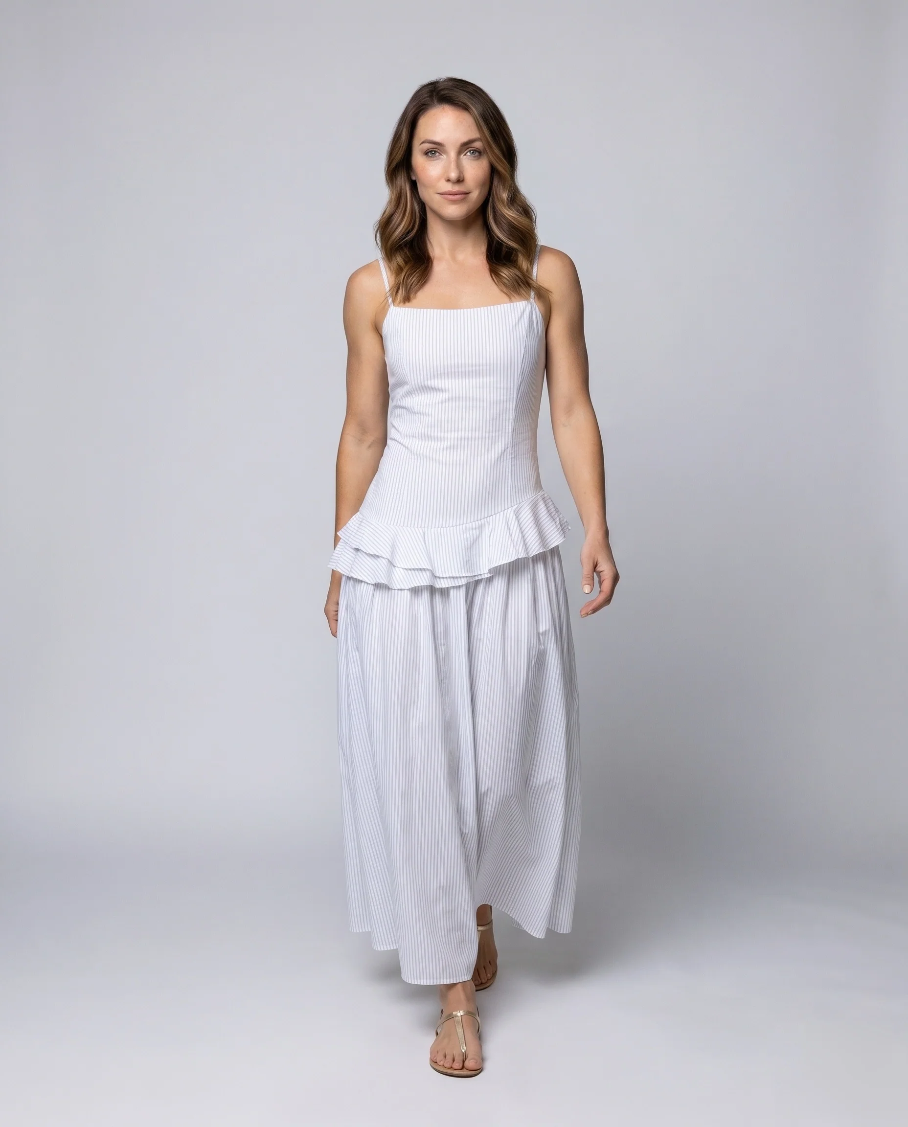 Damen nan Längsstreifen-Sommerkleid mit schmalen Trägern, geraffter Brustpartie und Volantstufe