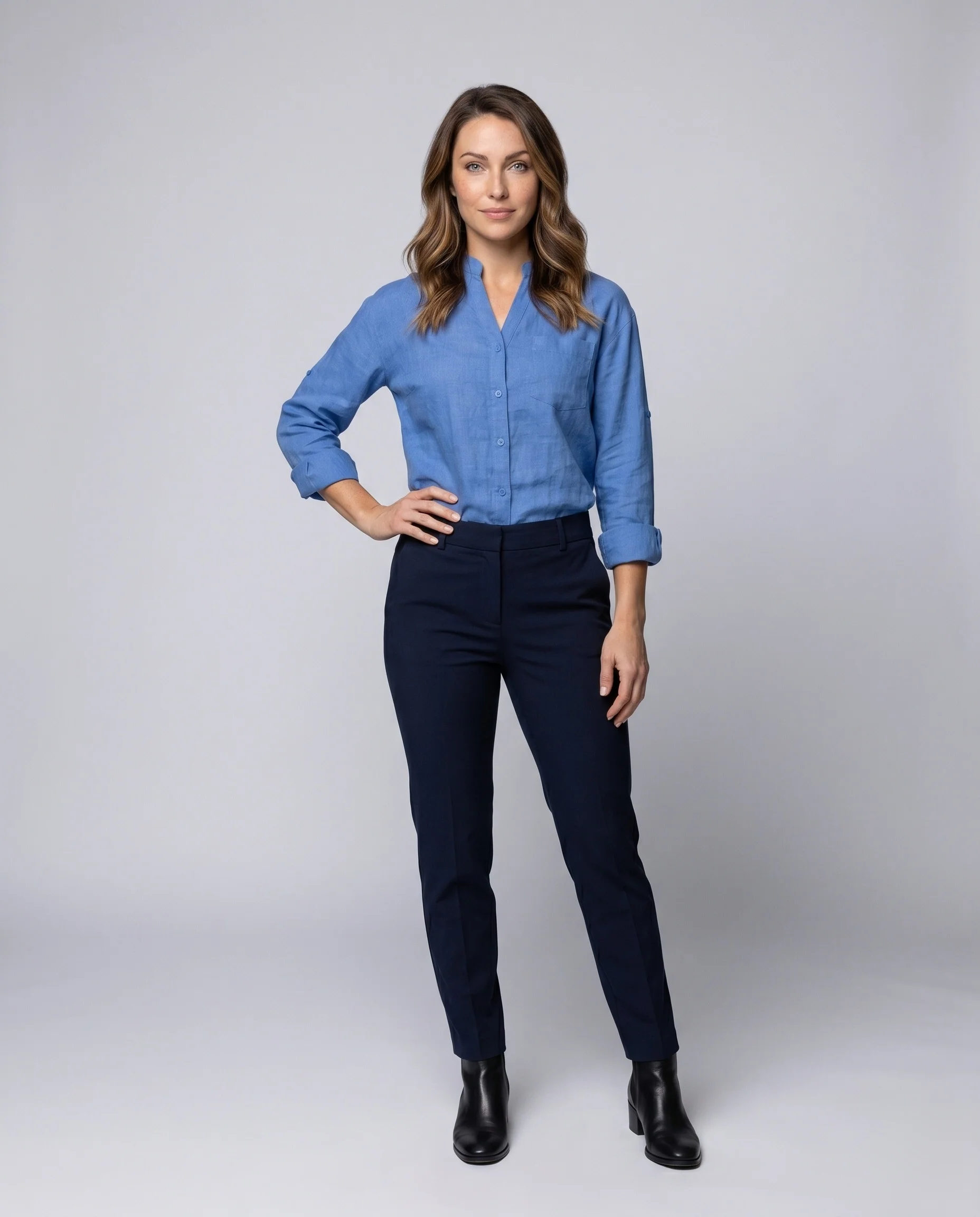 Damen nan lockere Leinenbluse mit Stehkragen, Knopfleiste und Brusttasche