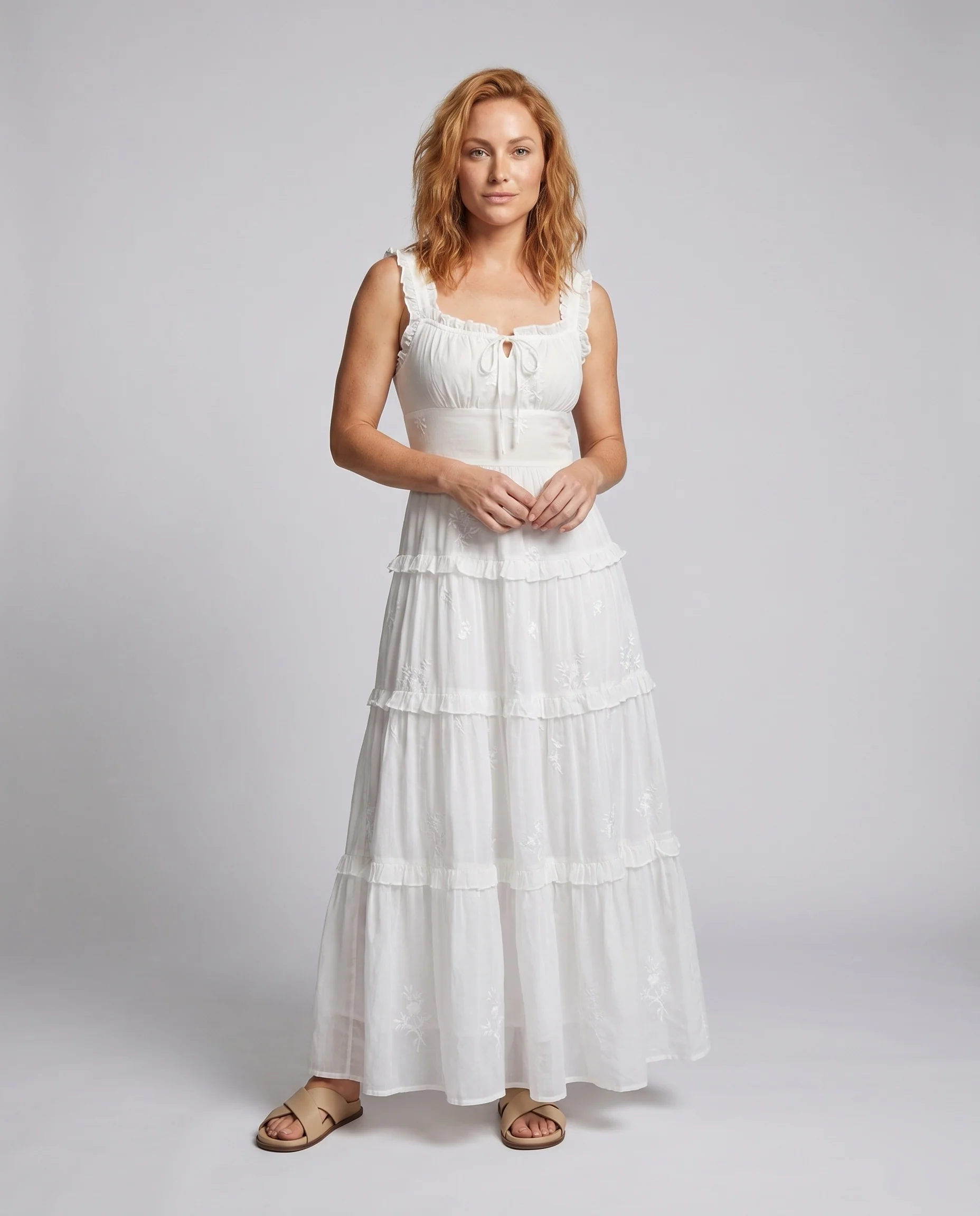 Damen nan luftiges Maxikleid mit Stufenvolants, gerafftem Bustier und zarter Stickerei