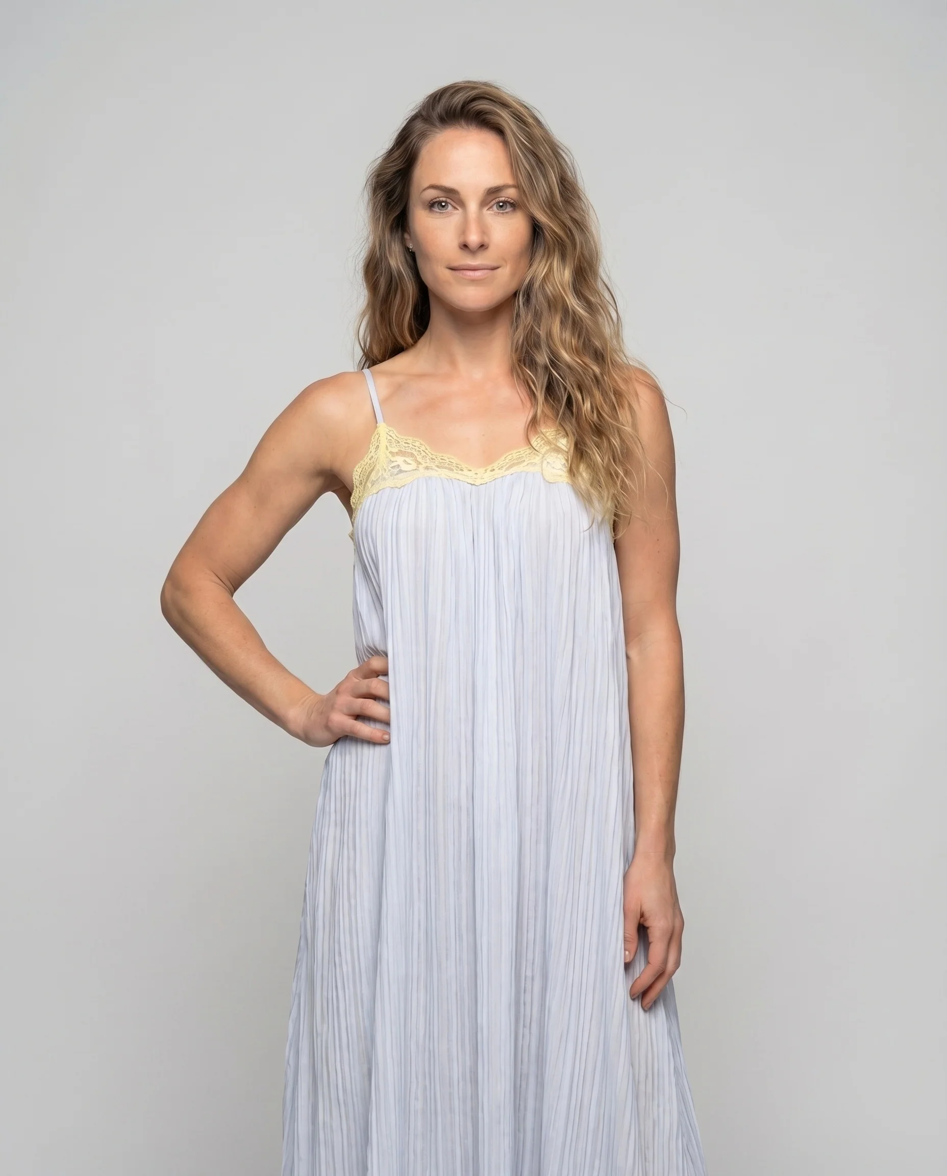 Damen Plissee-Maxikleid Spitzeneinsatz Spaghettiträger Luftig - Image 2