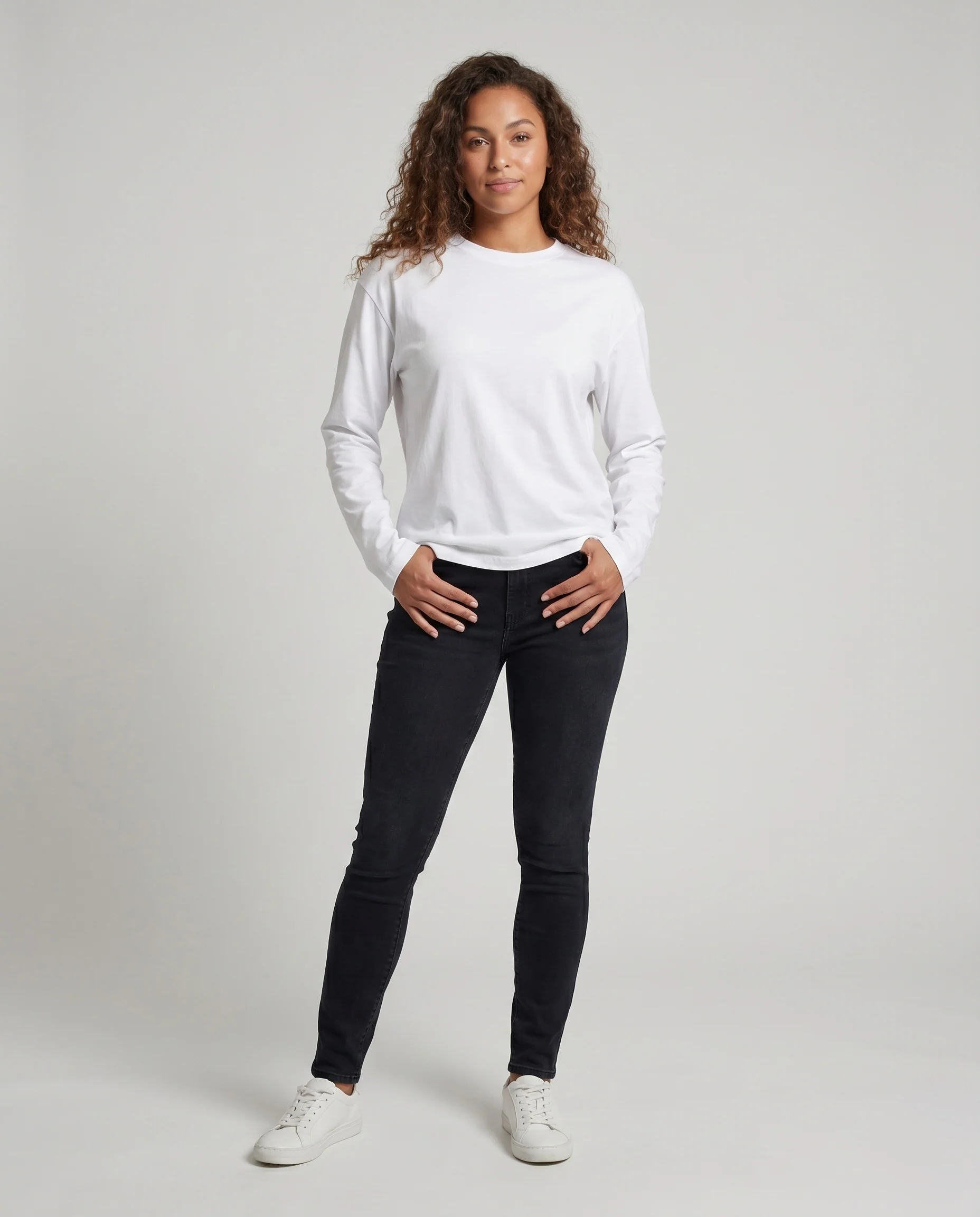 Damen nan minimalistisches Longsleeve aus Bio-Baumwollmix mit geradem Schnitt und verstärktem Rundhalsausschnitt