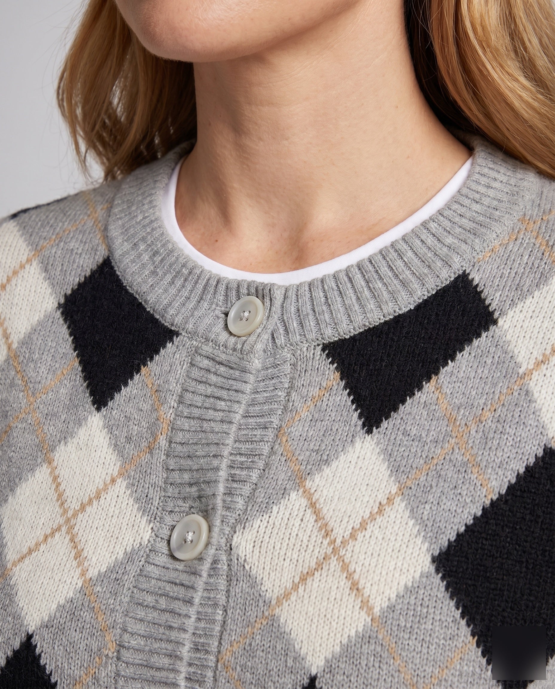 Damen nan modischer Kurzcardigan im Argyle-Muster mit kastiger Silhouette und Perlmuttknopfleiste - Image 3