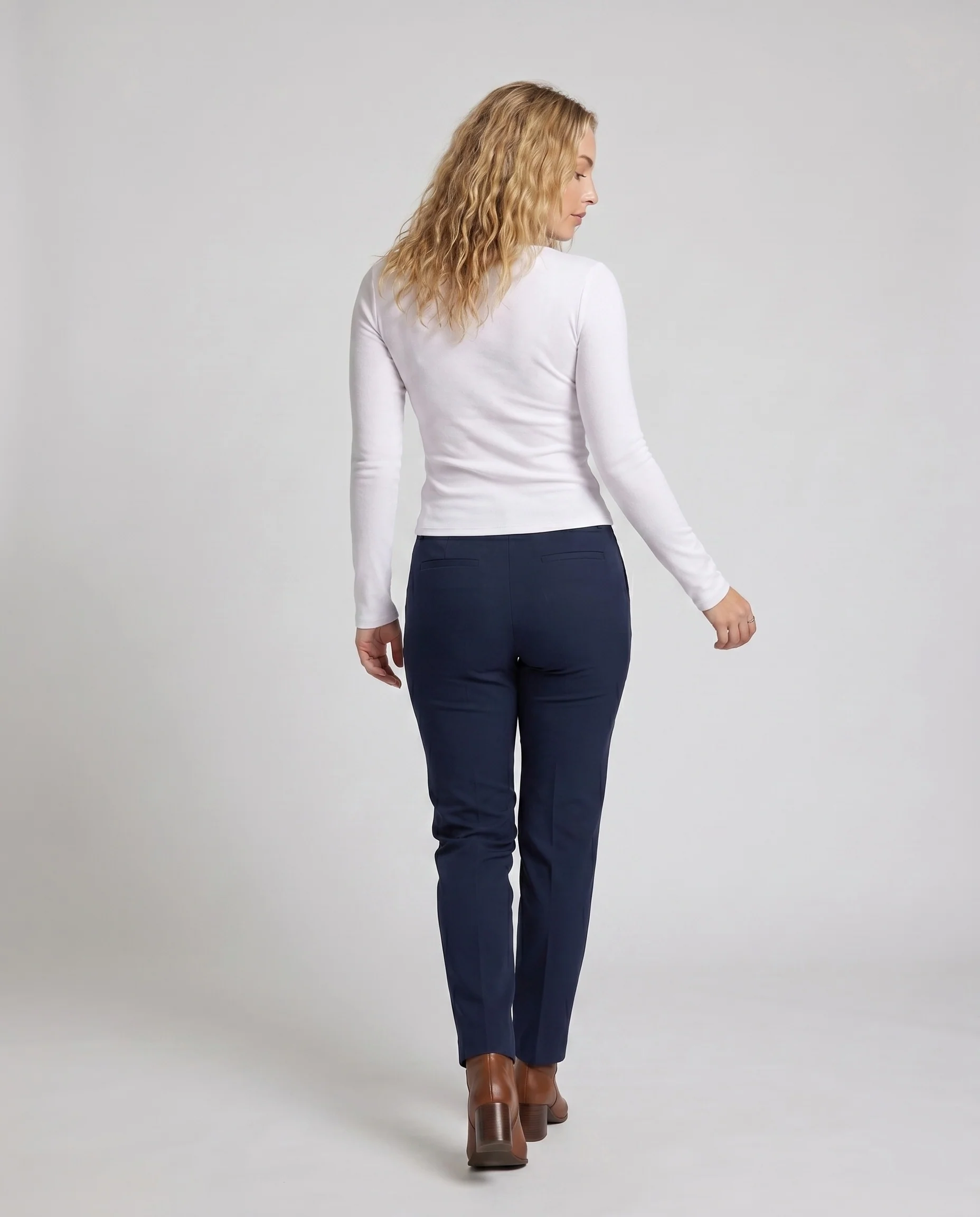 Damen nan schlankes elastisches Langarmshirt mit kurzer Knopfleiste, Rundhalsausschnitt und formenden Teilungsnähten - Image 4