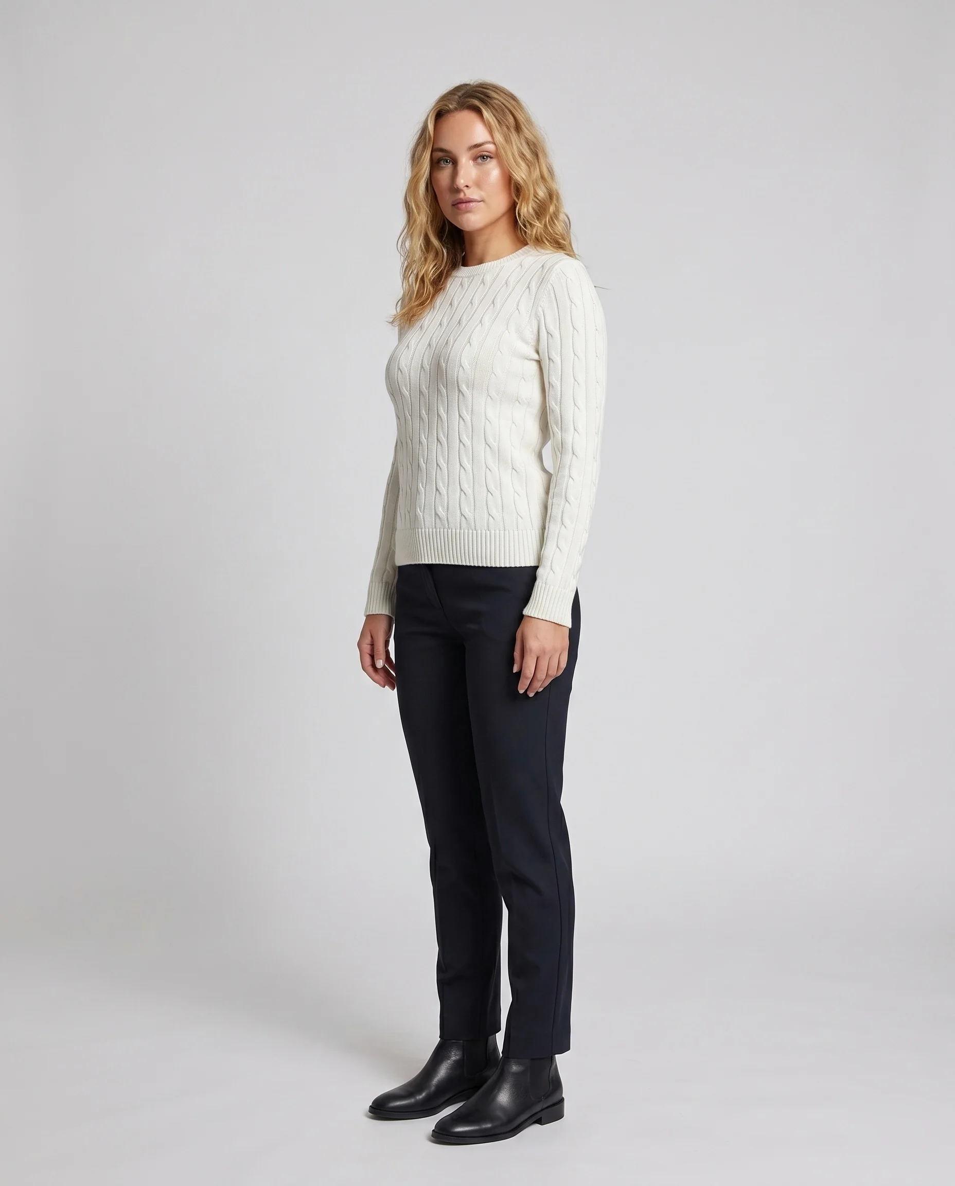 Damen nan schmal geschnittener Kabelstrick-Pullover mit Rundhals, feinem Zopfmuster und elastischem Rippenbund