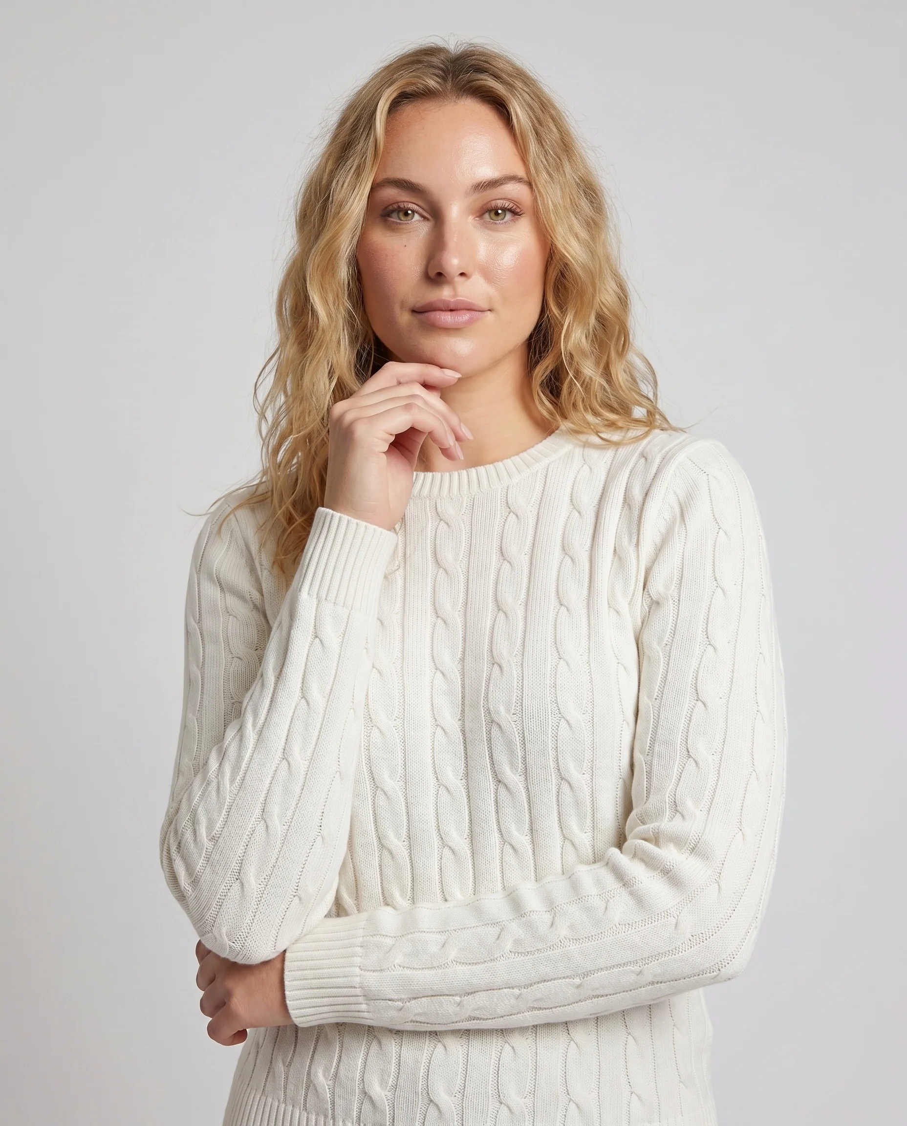 Damen nan schmal geschnittener Kabelstrick-Pullover mit Rundhals, feinem Zopfmuster und elastischem Rippenbund - Image 2