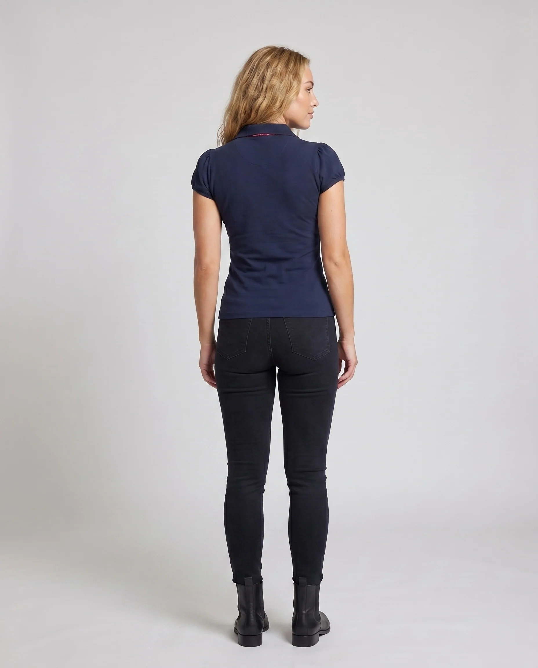 Damen nan schmal geschnittenes Piqué-Polo mit V-Ausschnitt, Bubikragen und kontrastierter Krageninnenkante - Image 4