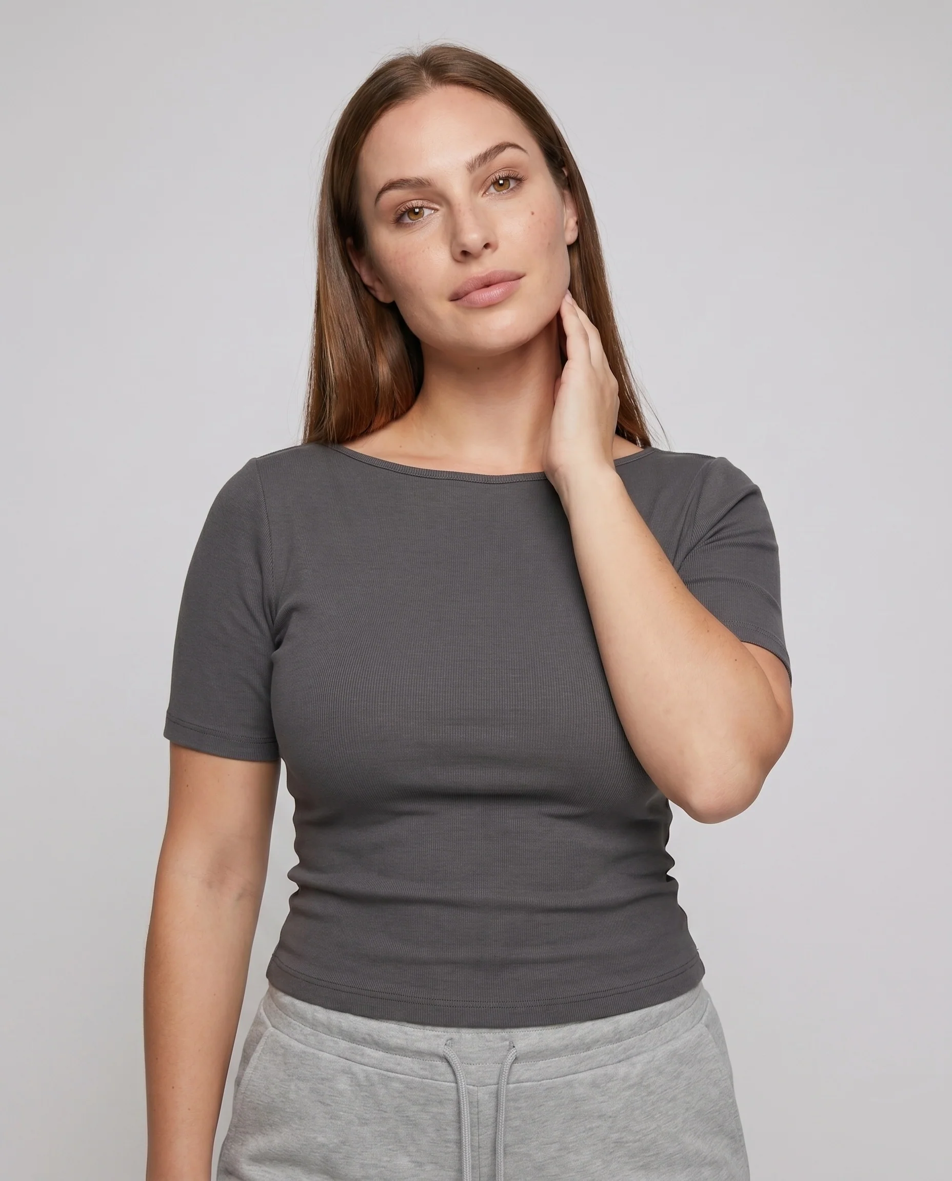 Damen nan schmales Kurzarm-Feinrippshirt mit U-Boot-Ausschnitt und taillierter Passform - Image 2