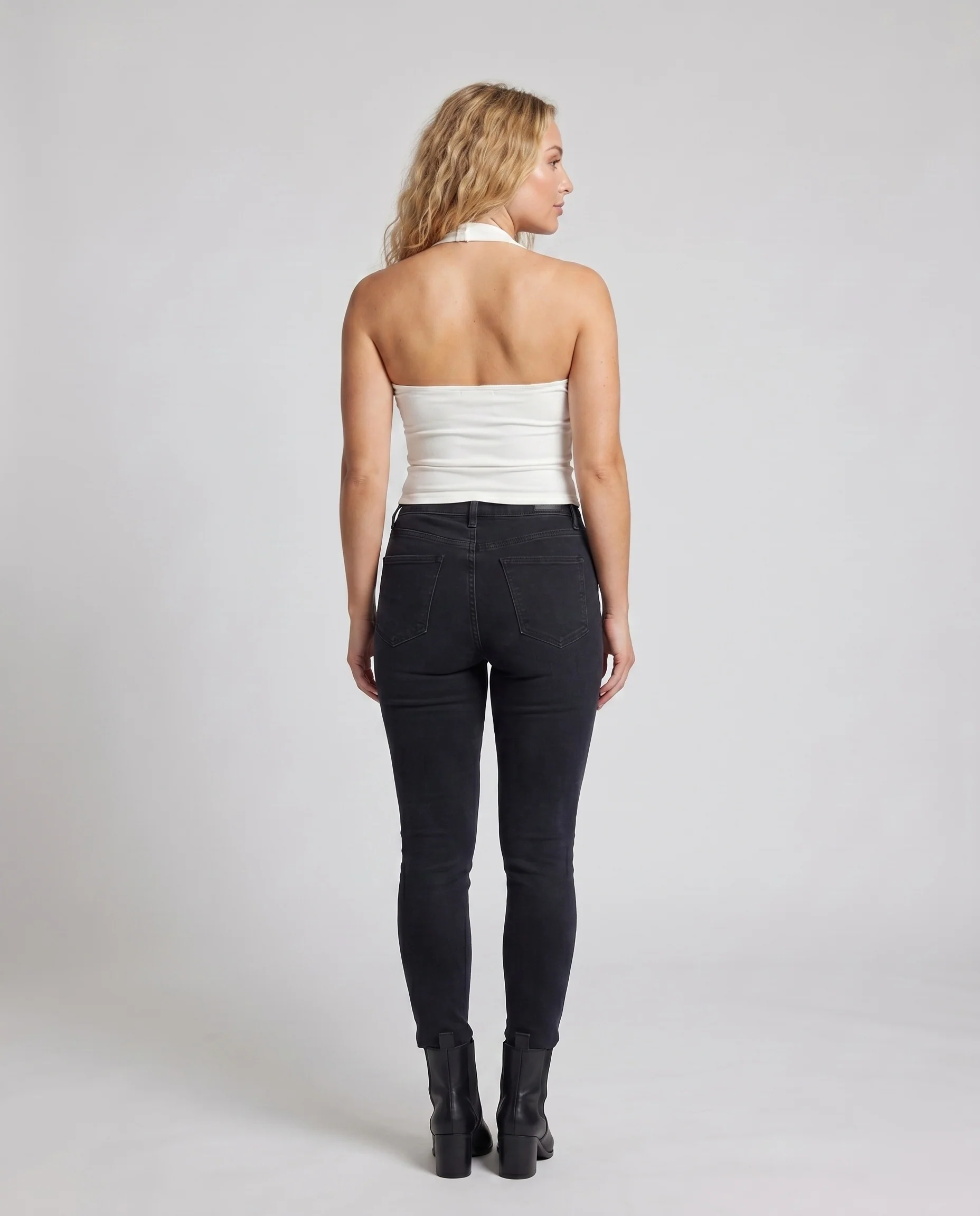 Damen nan seidig-leichter Haltercami mit feiner Spitzenkante und formenden Seitennähten - Image 4