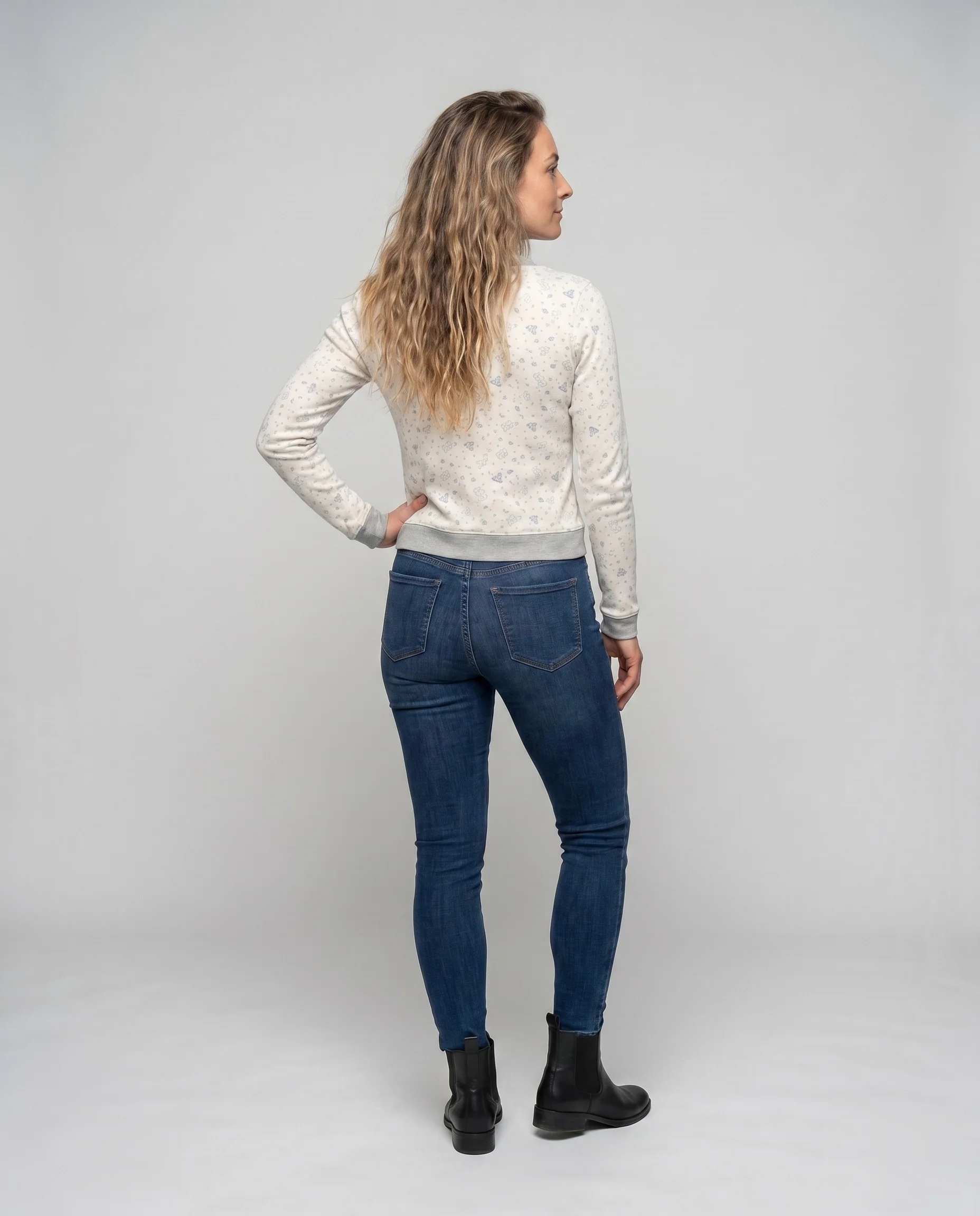 Damen nan taillierte Knopfstrickjacke mit zartem Mikroblumenprint und Kontrastbündchen - Image 4