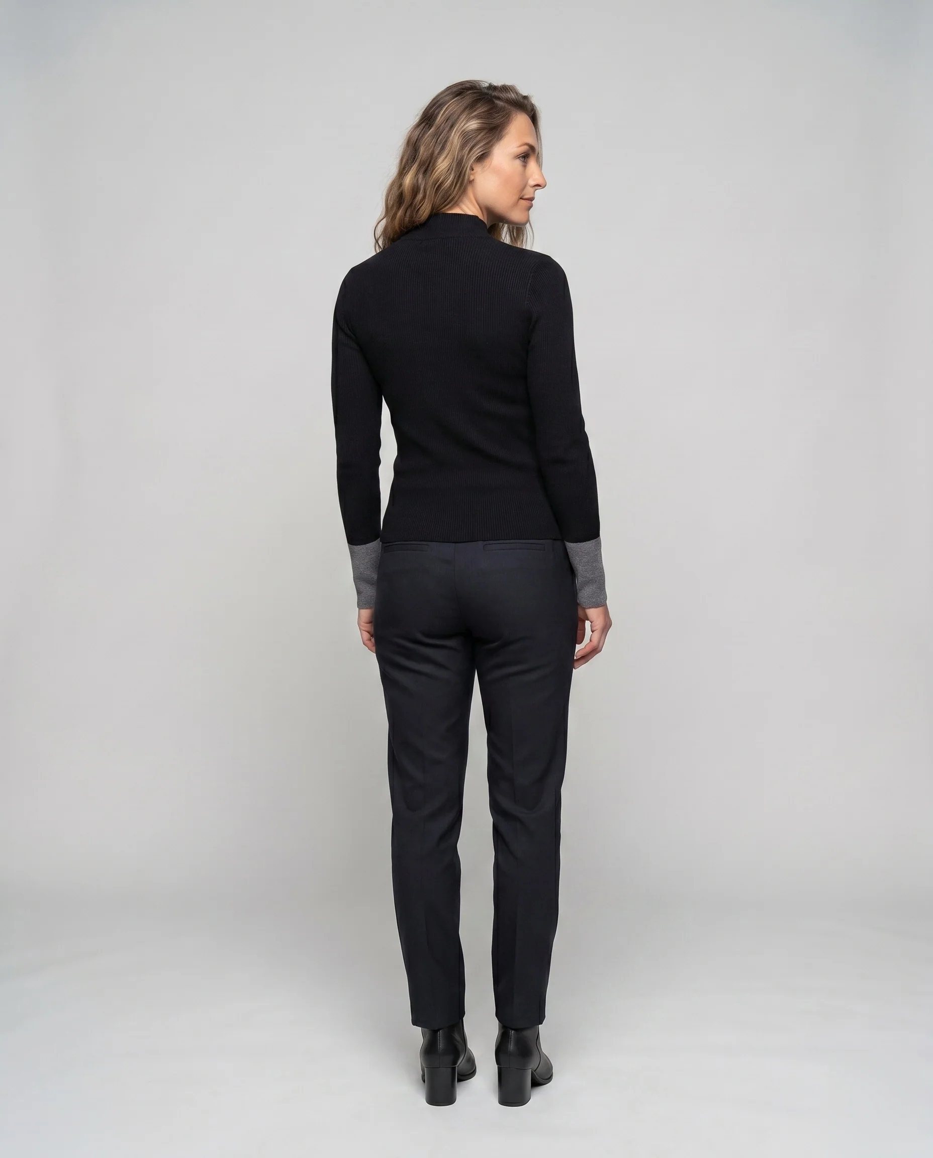 Damen nan taillierter Feinstrickpullover mit kurzem Stehkragen und kontrastiertem Ärmelabschluss - Image 4